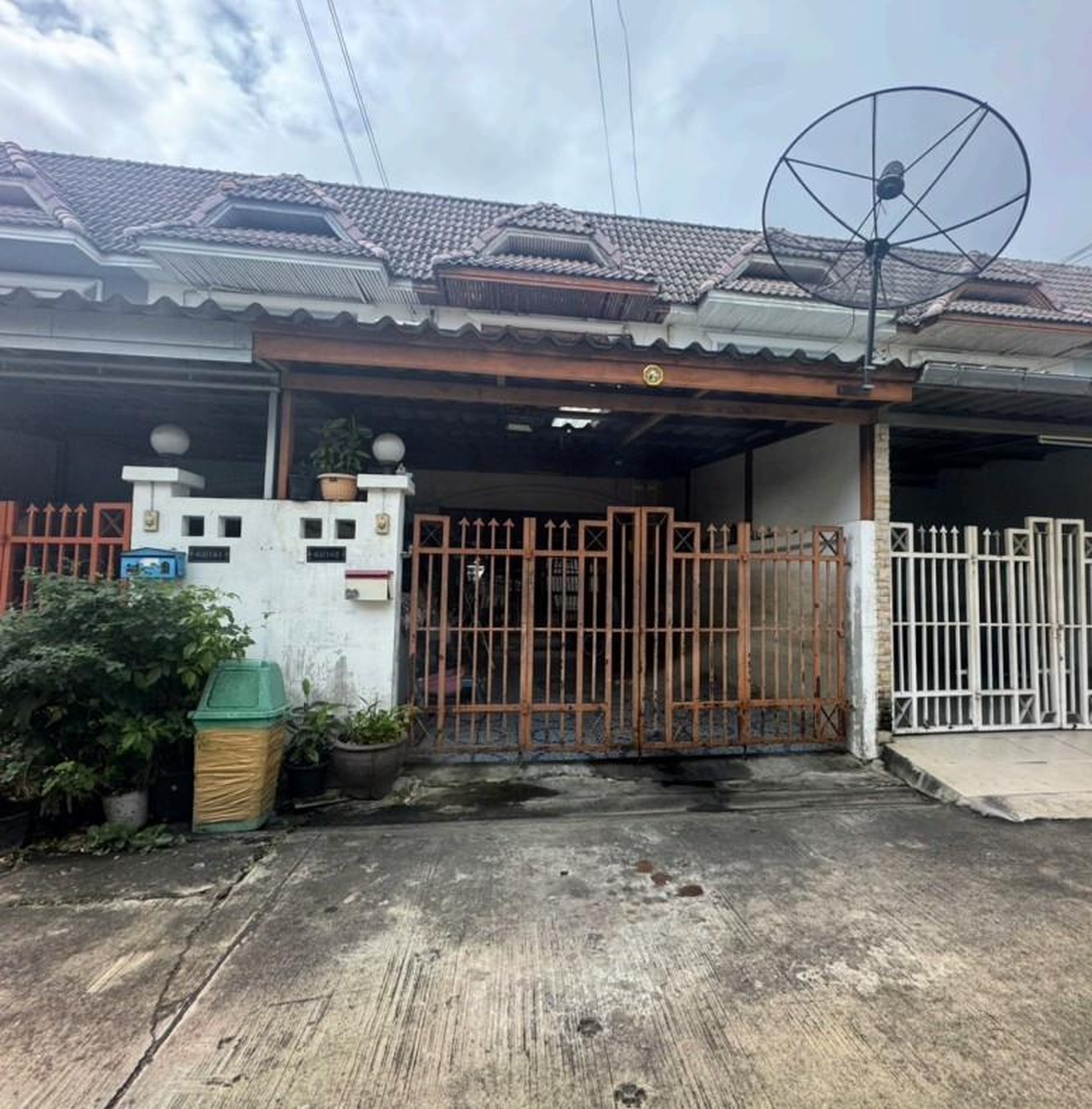 ทรัพย์สถาบันโดย GHB ทาวน์เฮาส์ มนวดีพาร์ค (Monwadee Park)