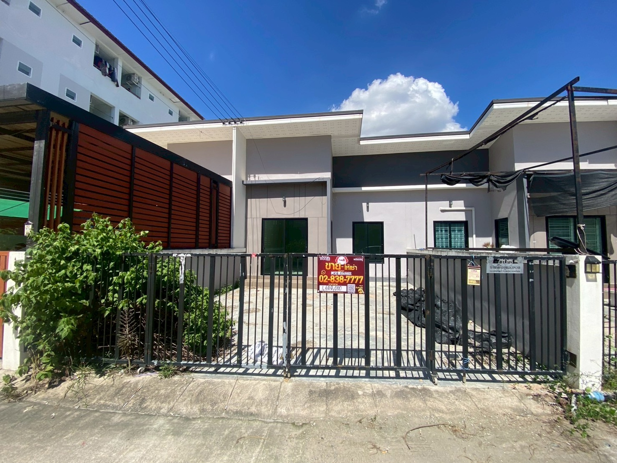 ทรัพย์สถาบันโดย JAM ทาวน์เฮาส์ พฤกษา อีสเทร์น-ปลวกแดง (Baan Pruksa 129 Eastern-Pluakdaeng)