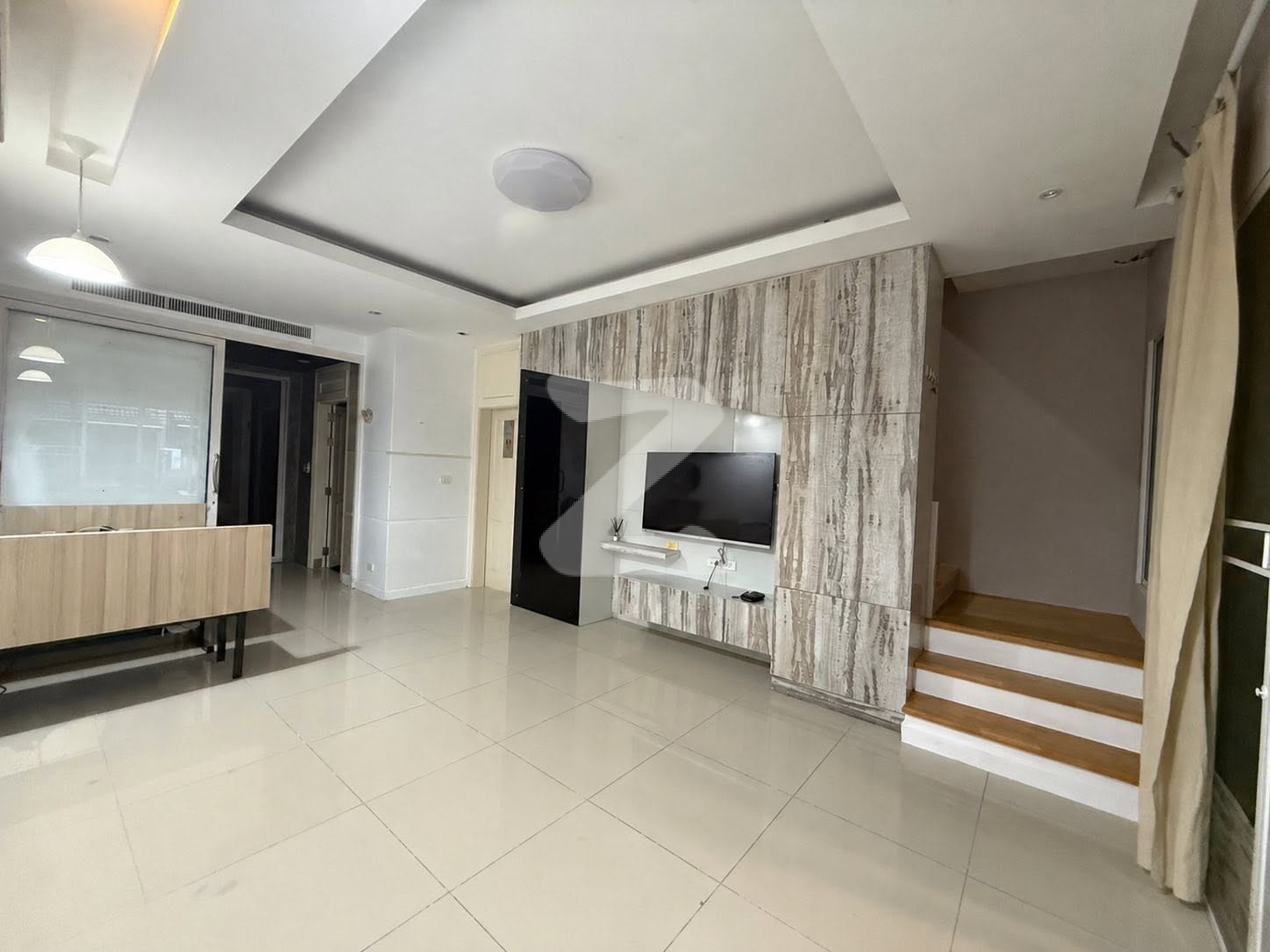 Vาย! ทาวน์โฮม 3 ชั้น พร้อมเฟอร์ บ้านกลางเมือง ลาดพร้าว 101  สวย พร้อมอยู่ ฟังก์ชันครบ                       : เจ้าของขายเอง (งดรับนายหน้า)
