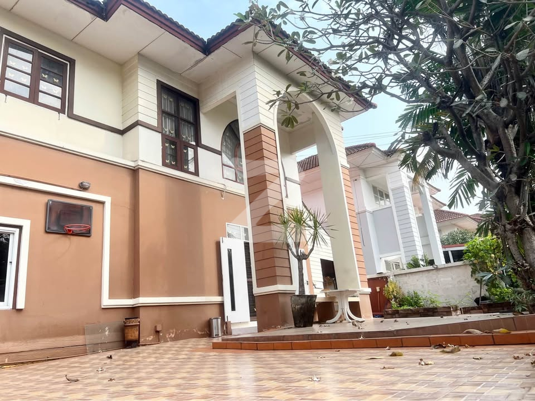 [เจ้าของขายเอง] บ้านเดี่ยว 69 ตรว. หลังใหญ่ ทำเลดีที่สุดในวัชรพล 3 – สงบ ร่มรื่น พร้อมเริ่มต้นชีวิตใหม่ เนื้อหา: บ้านนี้อยู่แล้วรวย อยู่แล้วเย็นใจ  : เจ้าของขายเอง (งดรับนายหน้า)