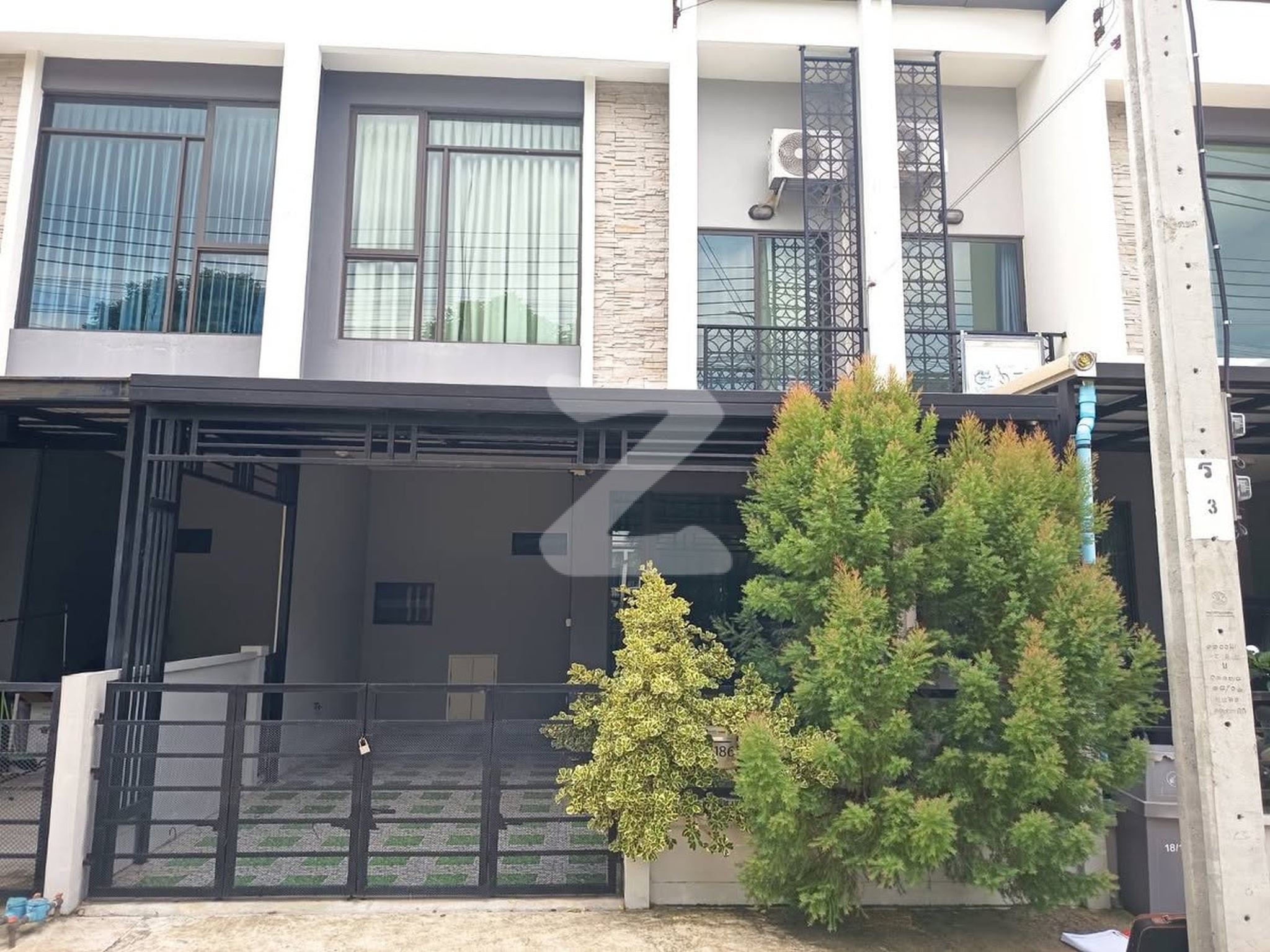 ขายทาวน์เฮ้าส์ 2 ชั้น บ้านอยู่หน้าสวน หันทางทิศใต้ ลมเย็น ทำเลดีมาก ย่านธุรกิจ มีสวนกว้างขนาดใหญ่ อยู่หน้าบ้าน : เจ้าของขายเอง (งดรับนายหน้า)