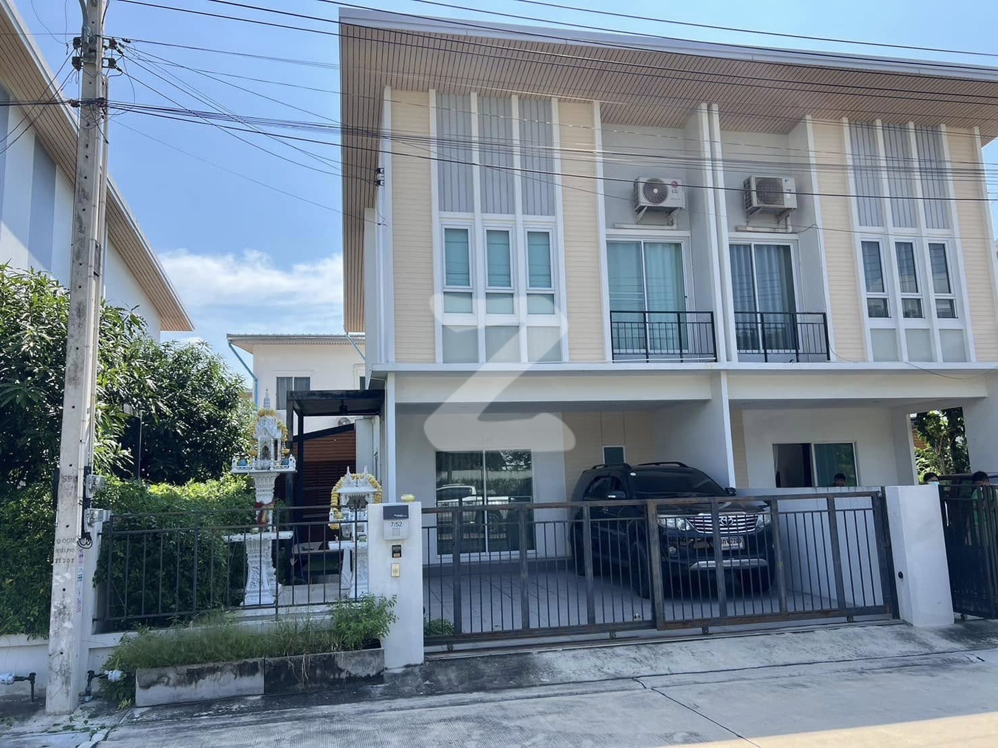 บ้านแฝด หน้าสวน  หมู่บ้านเดอะมิกซ์แกรนด์ (ชากค้อ-หนองขาม) ราคาดี ทำเลทอง เพียงงงงง 3.35 ล้านบาทเท่านั้น 🔥  ต่อเติมหมดแล้วพร้อมเข้าอยู่ได้เลย : เจ้าของขายเอง (งดรับนายหน้า)