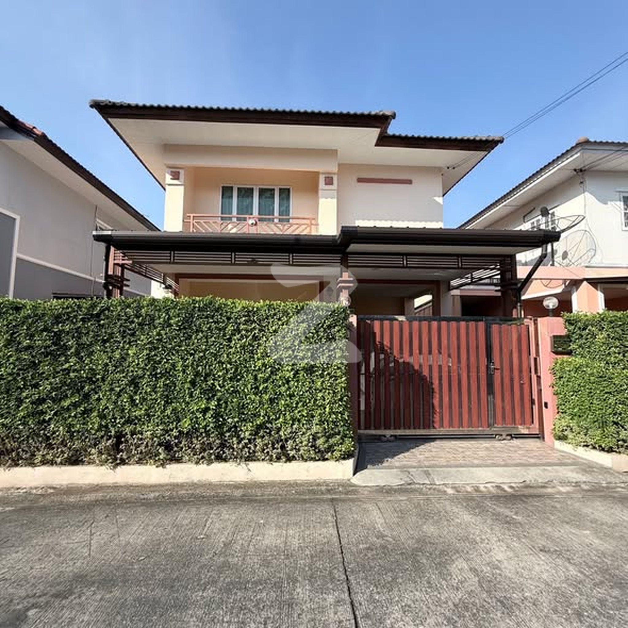 บ้านรีโนเวทใหม่จริงทั้งหลัง ด้วยวัสดุเกรดพรีเมี่ยมทั้งหลัง ไม่ใช่รีโนเวทแบบผักชีโรยหน้า ลงทุนรีโนเวทไปล้านกว่าบาท แต่ขายราคาเท่าทุน : เจ้าของขายเอง (งดรับนายหน้า)