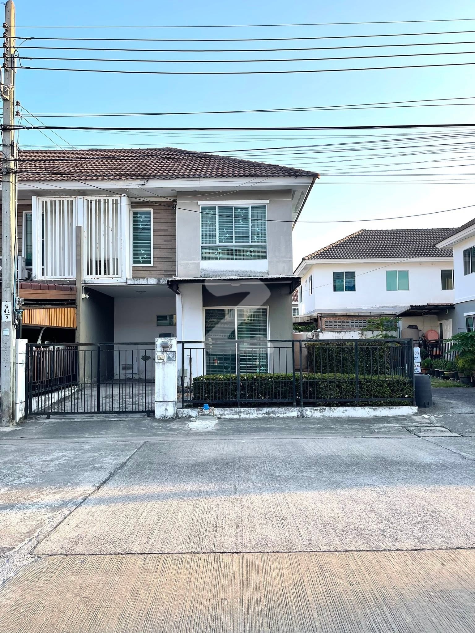 🏡 เจ้าของขายเอง  บ้านหลังริม ถนนเมน Sาคาเพียง 2,750,000.-✅✅                         : เจ้าของขายเอง (งดรับนายหน้า)