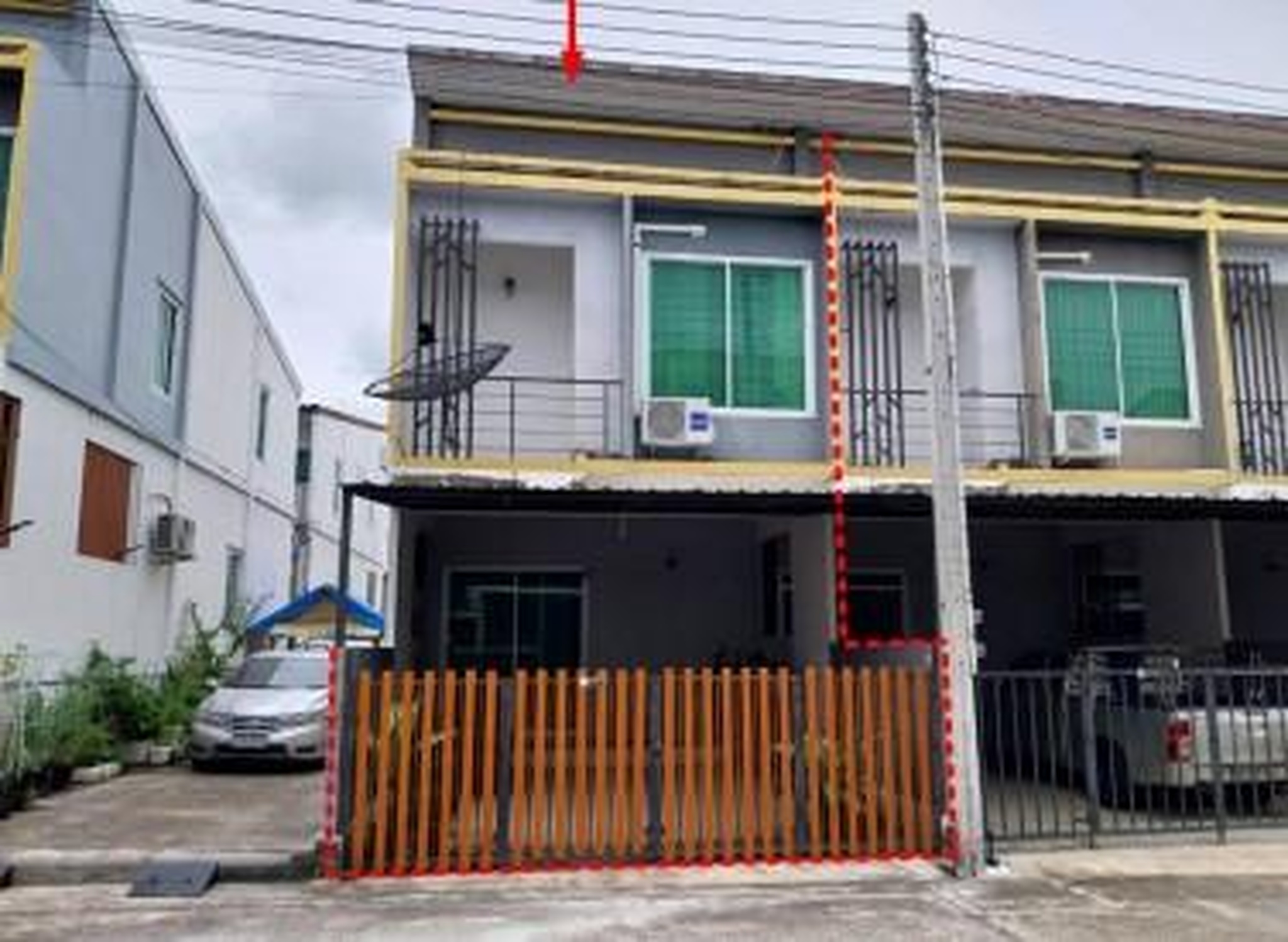 ทรัพย์สถาบันโดย GHB ทาวน์เฮาส์ ซอยหมู่บ้านโกลเด้นแลนด์ ถนนสายปลวกแดง-ห้วยปราบ