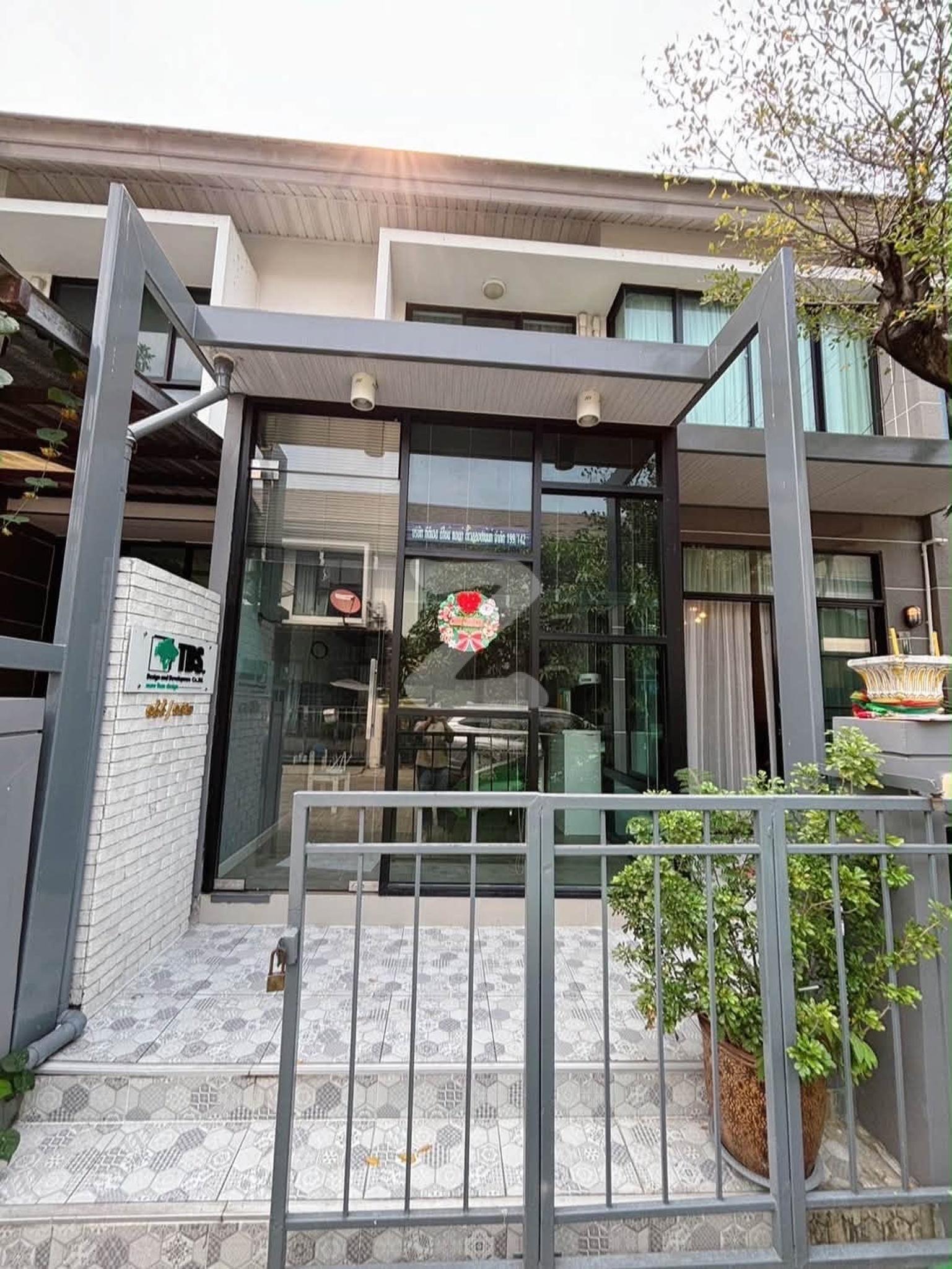 หมู่บ้านเดอะวิลล่า บางบัวทอง ทาวน์เฮาส์ 2 ชั้น ตกแต่งพร้อมอยู่ เฟอร์นิเจอร์พร้อม เครื่ิองใช้ไฟฟ้า เครื่องปรับอากาศ  : เจ้าของขายเอง (งดรับนายหน้า)