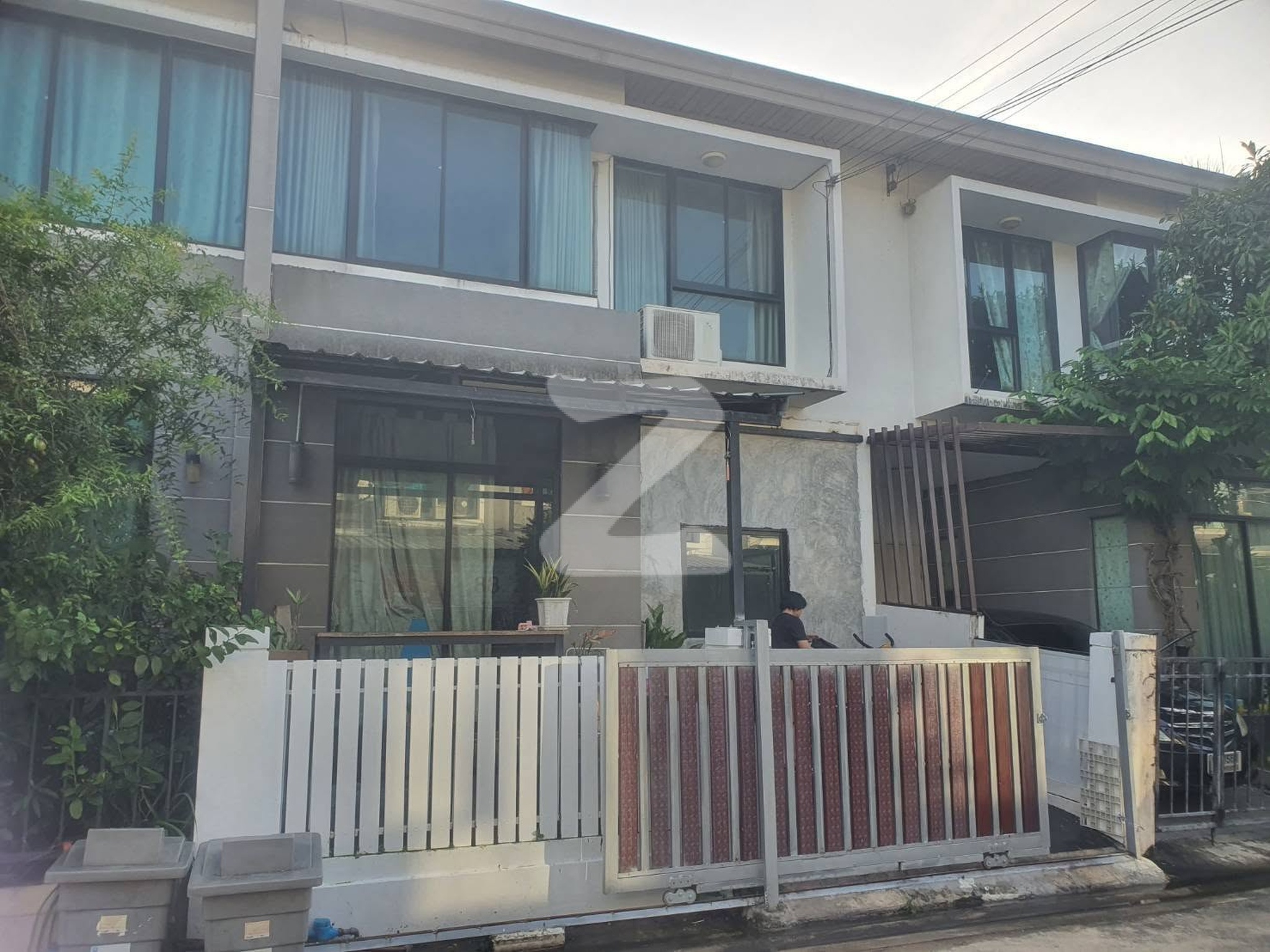 📍ขายด่วน  ทาวน์เฮ้าส์ หมู่บ้าน เดอะวิลล่า บางบัวทอง 18 ตร.ว. 3 ห้องนอน  2 ห้องน้ำ 🚗🚌🚓 เข้า-ออกสะดวกสบาย  เนื่องจากอยู่ติดถนนกาญจนาภิเษก : เจ้าของขายเอง (งดรับนายหน้า)