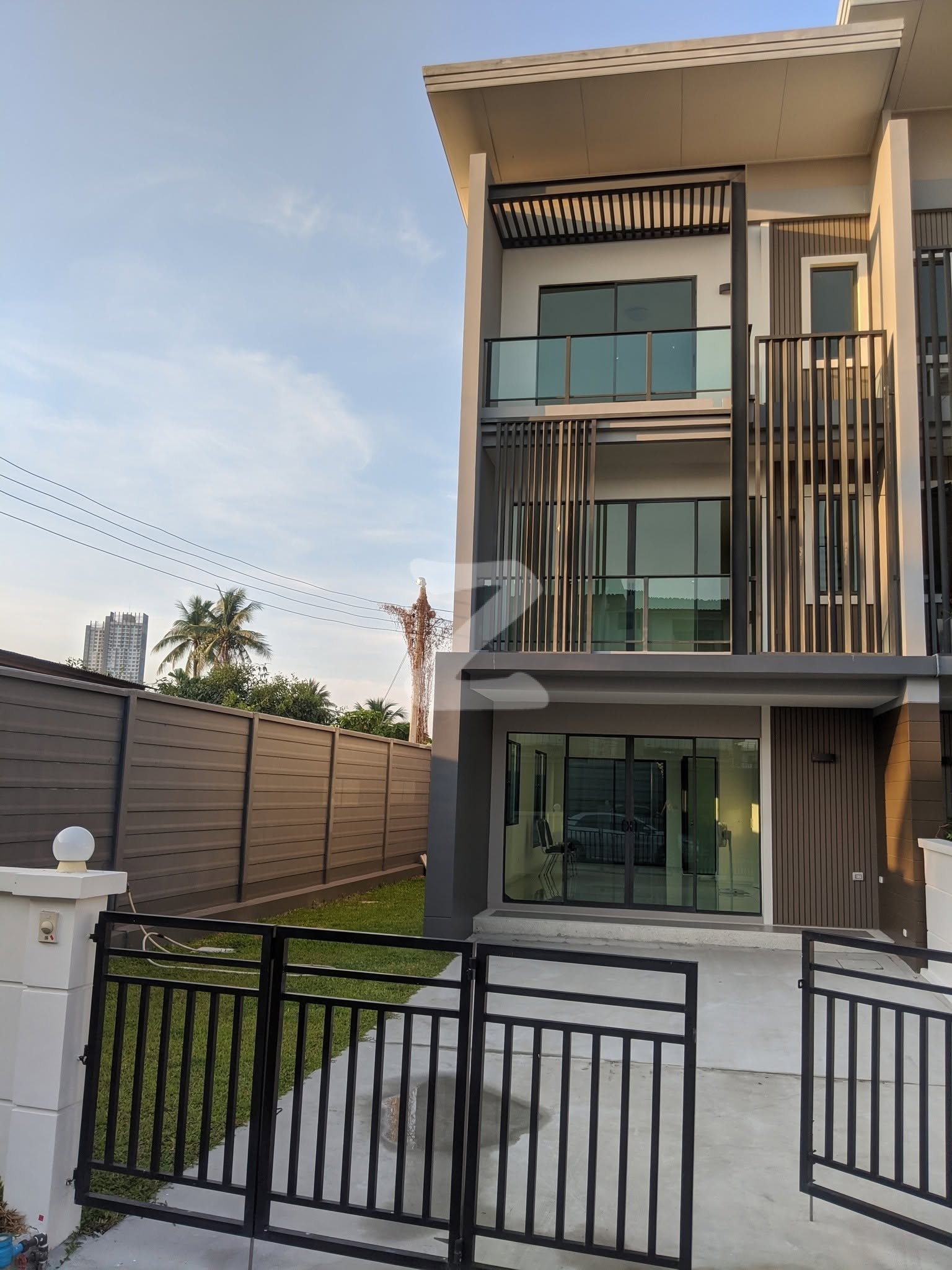• Sell Town Avenue Merge รัตนาธิเบศร์ by Sansiri Townhome 3 ชั้น 43 ตร.วา                              : เจ้าของขายเอง (งดรับนายหน้า)