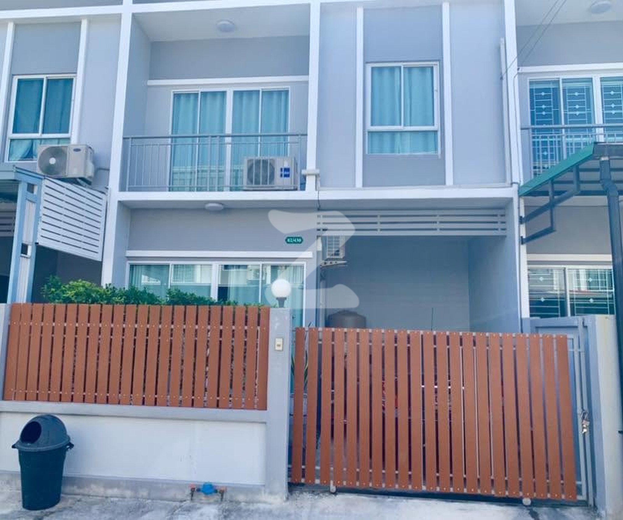 🏠 ขายบ้านทาวน์โฮม 2 ชั้น พร้อมเฟอร์นิเจอร์  มาแต่ตัวพร้อมเสื้อผ้า พร้อมเข้าอยู่ได้เลย  ขายราคา 1.8 ล้านบาท (เจ้าของขายเองครับ)🙏🏻 : เจ้าของขายเอง (งดรับนายหน้า)