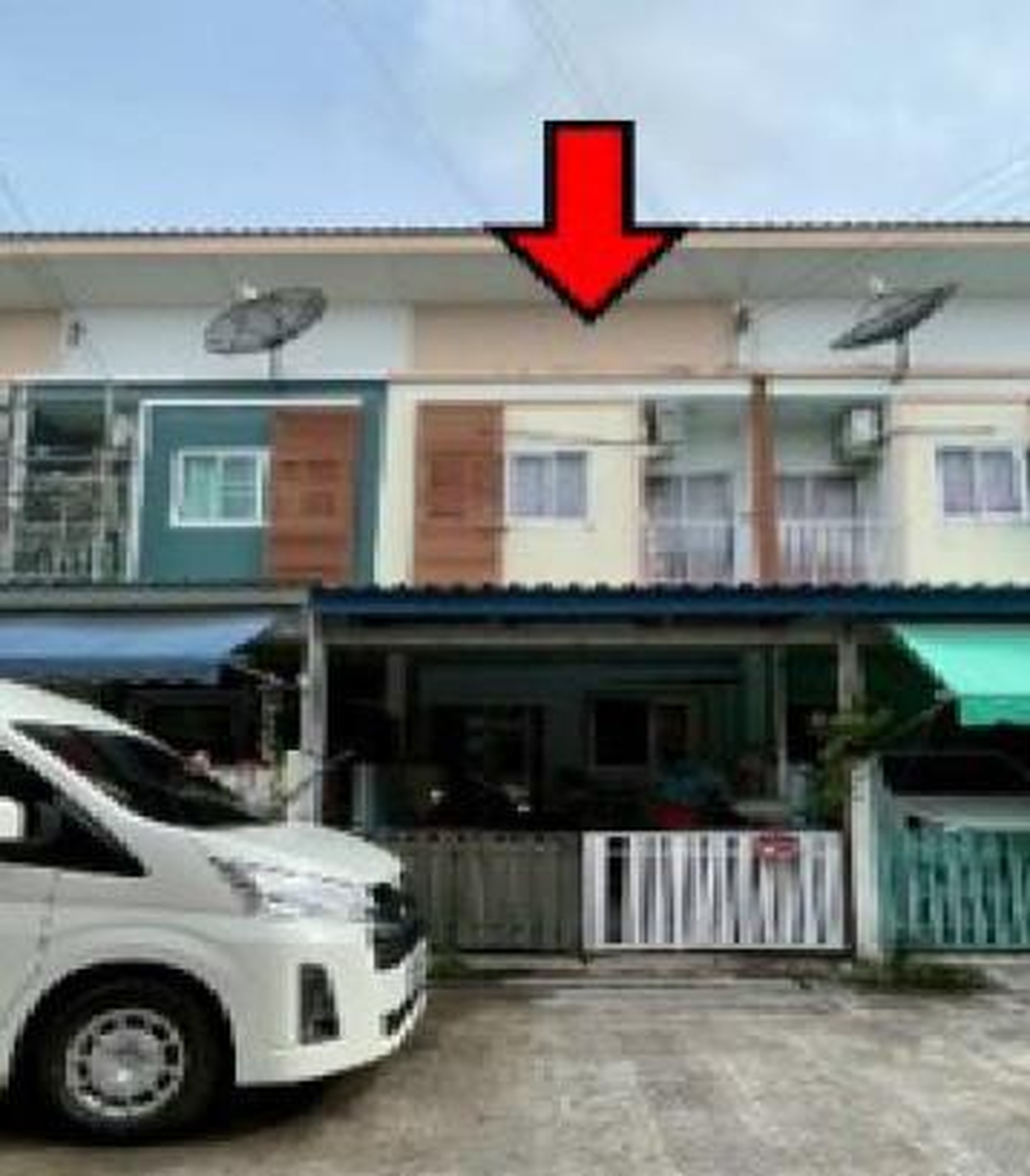 ทรัพย์สถาบันโดย GHB ทาวน์เฮาส์ ธนาพร