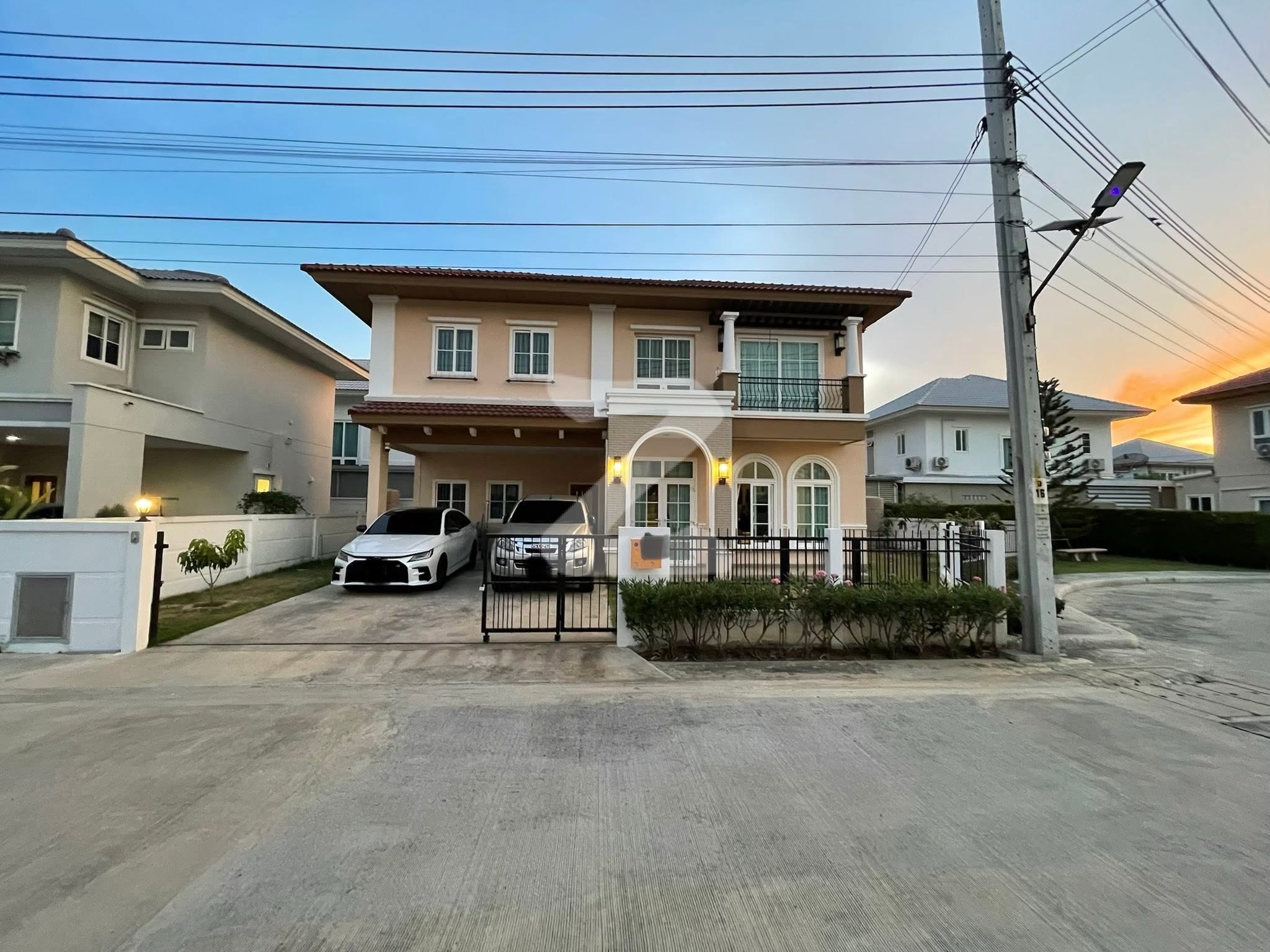 บ้านเดี่ยวหลังมุม 65.5 ตร.วา | 5.55 ล้าน @คุณาลัย พาร์โก้ นนทบุรี บ้านเดี่ยวหลังมุม พื้นที่เยอะ ฟังก์ชันแน่น  หันทางทิศเหนือ บ้านใหม่ใช้งานน้อย : เจ้าของขายเอง (งดรับนายหน้า)