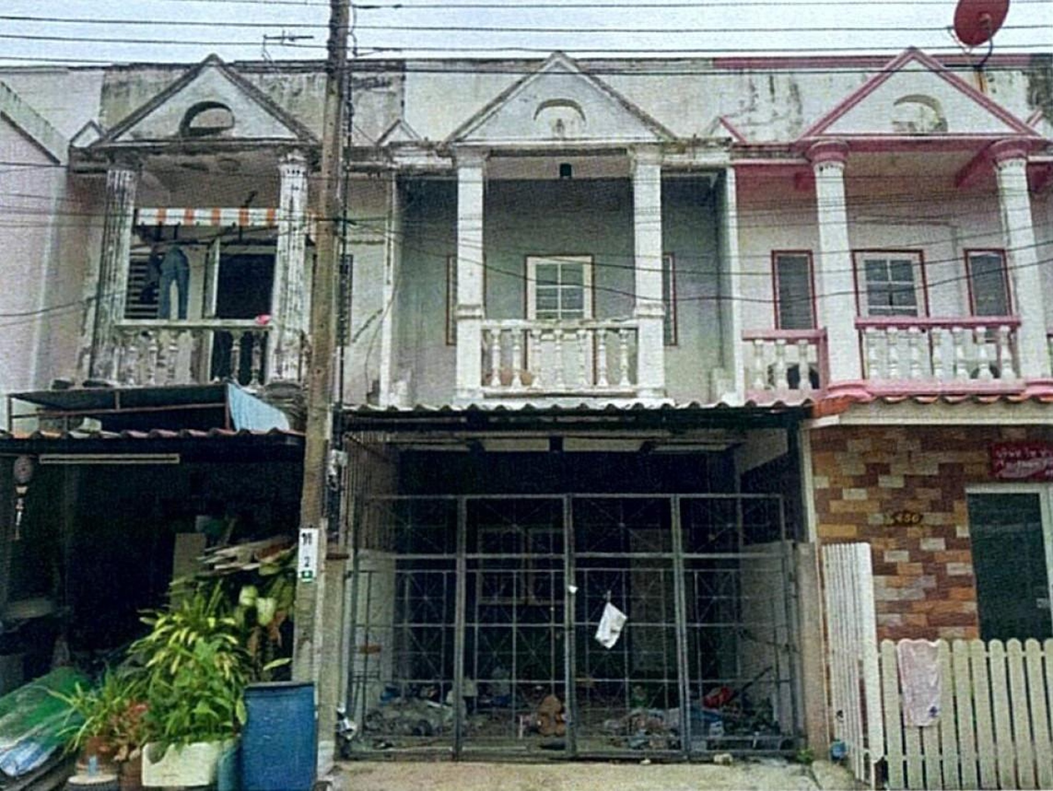 ทรัพย์สถาบันโดย GHB ทาวน์เฮาส์ หนองแขม กรุงเทพมหานคร