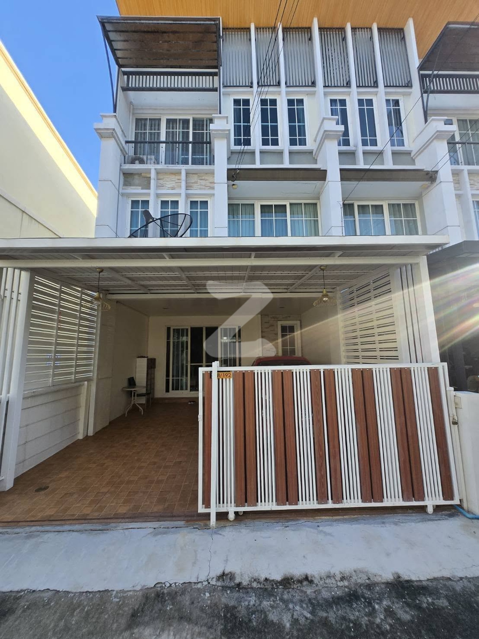 ขายบ้านทาวน์โฮม 3 ชั้น ม.โกลเด้นทาวน์(ลาดพร้าว-เกษตรนวมินทร์) ขนาด 23 ตารางวา                                : เจ้าของขายเอง (งดรับนายหน้า)