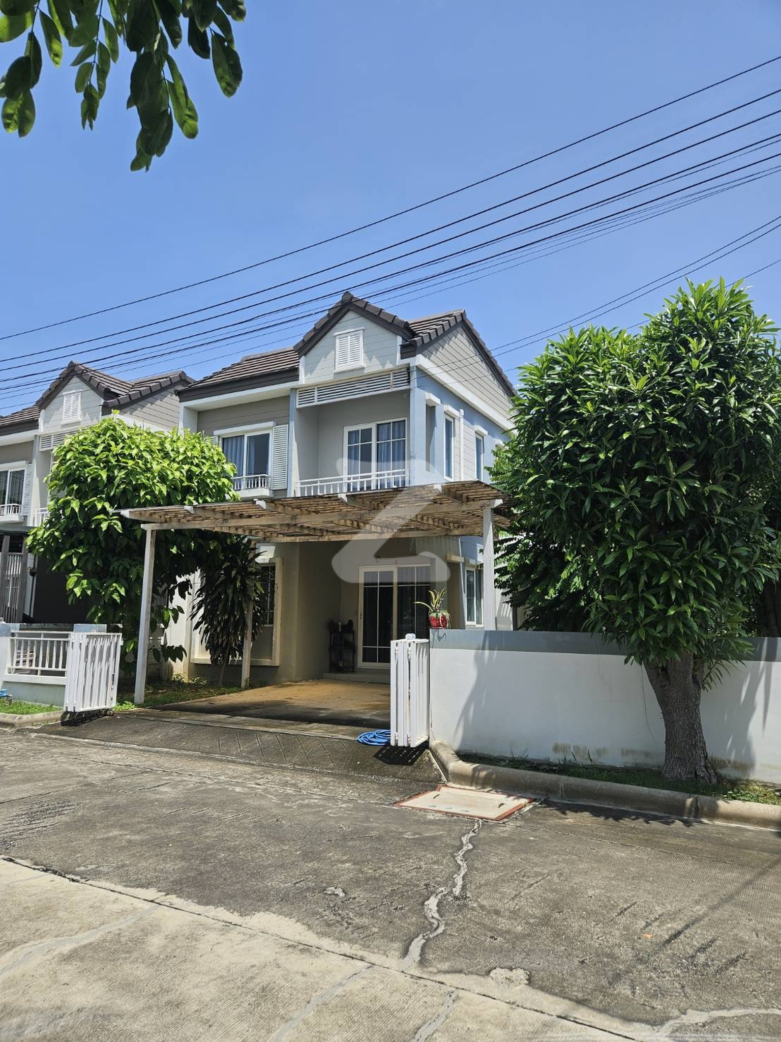 ขายบ้านแฝด สไตล์บ้านเดี่ยว ราคาดีที่สุด เดอะวิลเลจ กาญจณาภิเษก ราชพฤกษ์ แปลงมุม ที่ดินเยอะ บ้านติดถนน 2 ด้าน เป็นส่วนตัว เพื่อนบ้านดีมาก : เจ้าของขายเอง (งดรับนายหน้า)