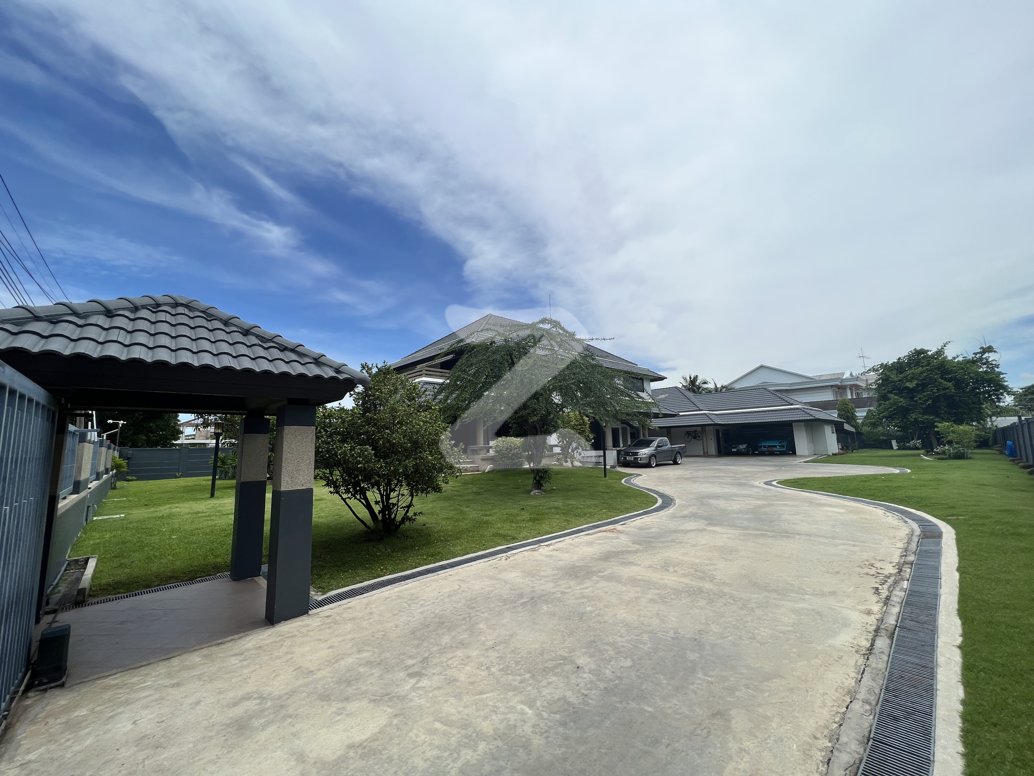 ปล่อยเช่าบ้านเดี่ยวหลังใหญ่ Green Valley Country Club โครงการกรีนวัลเล่ย์ในสนามกอล์ฟ ถนนบางนากม. 15 : เจ้าของให้เช่าเอง (งดรับนายหน้า)