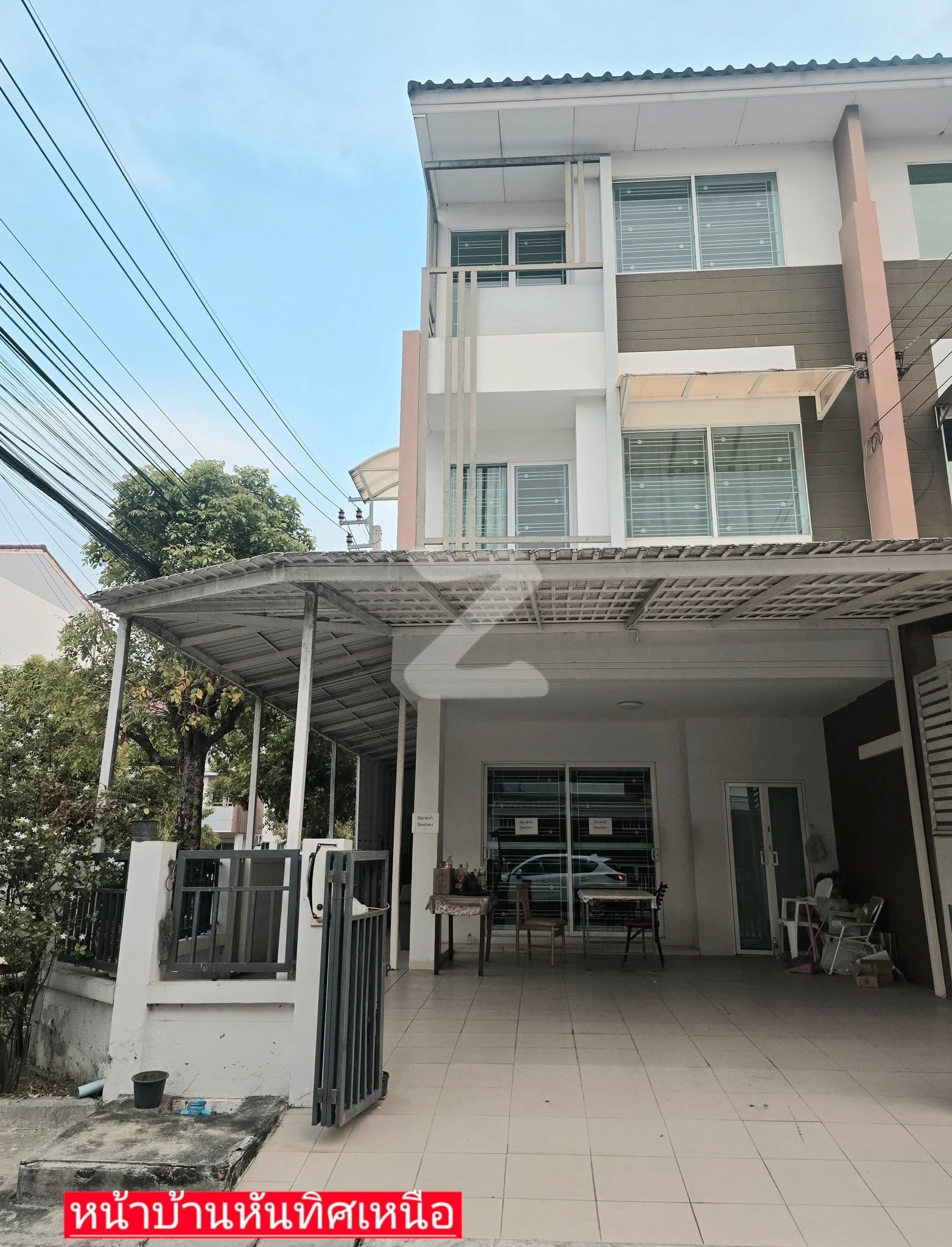 ทาวน์โฮม 3 ชั้น หลังมุม หน้าบ้านหันทิศเหนือ หมู่บ้าน The Trust City งามวงศ์วาน ห่างจากถนนงามวงศ์วานเพียง 1.0 กม. : เจ้าของขายเอง (งดรับนายหน้า)