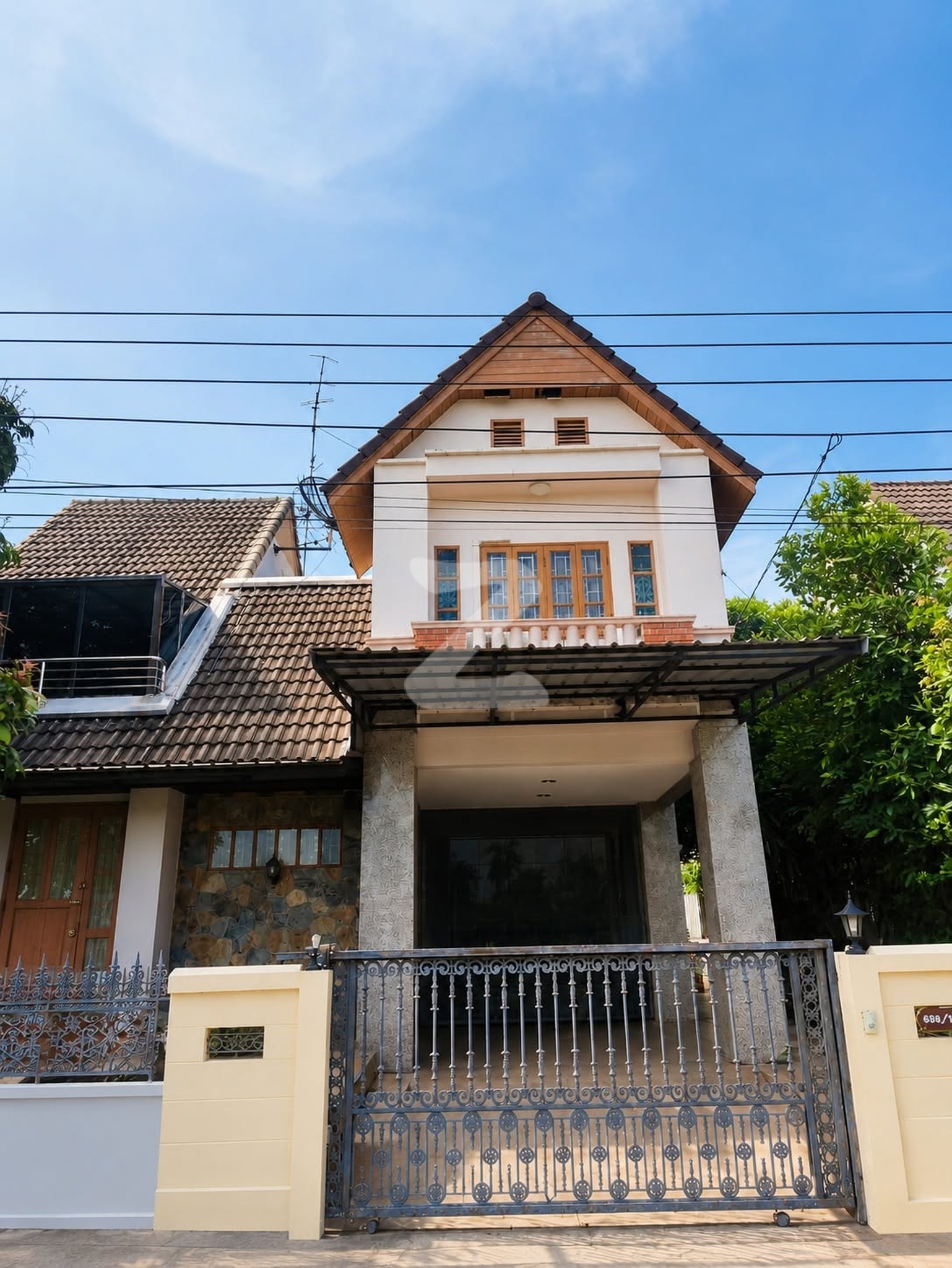 บ้านอยู่ซอยหลังสุด เงียบสงบ เป็นส่วนตัว หน้าบ้านวิวริมน้ำ ลมดี น่าอยู่มาก เหมาะกับคนที่ชอบความสบายใจ เวลาอยู่บ้านค่ะ : เจ้าของขายเอง (งดรับนายหน้า)