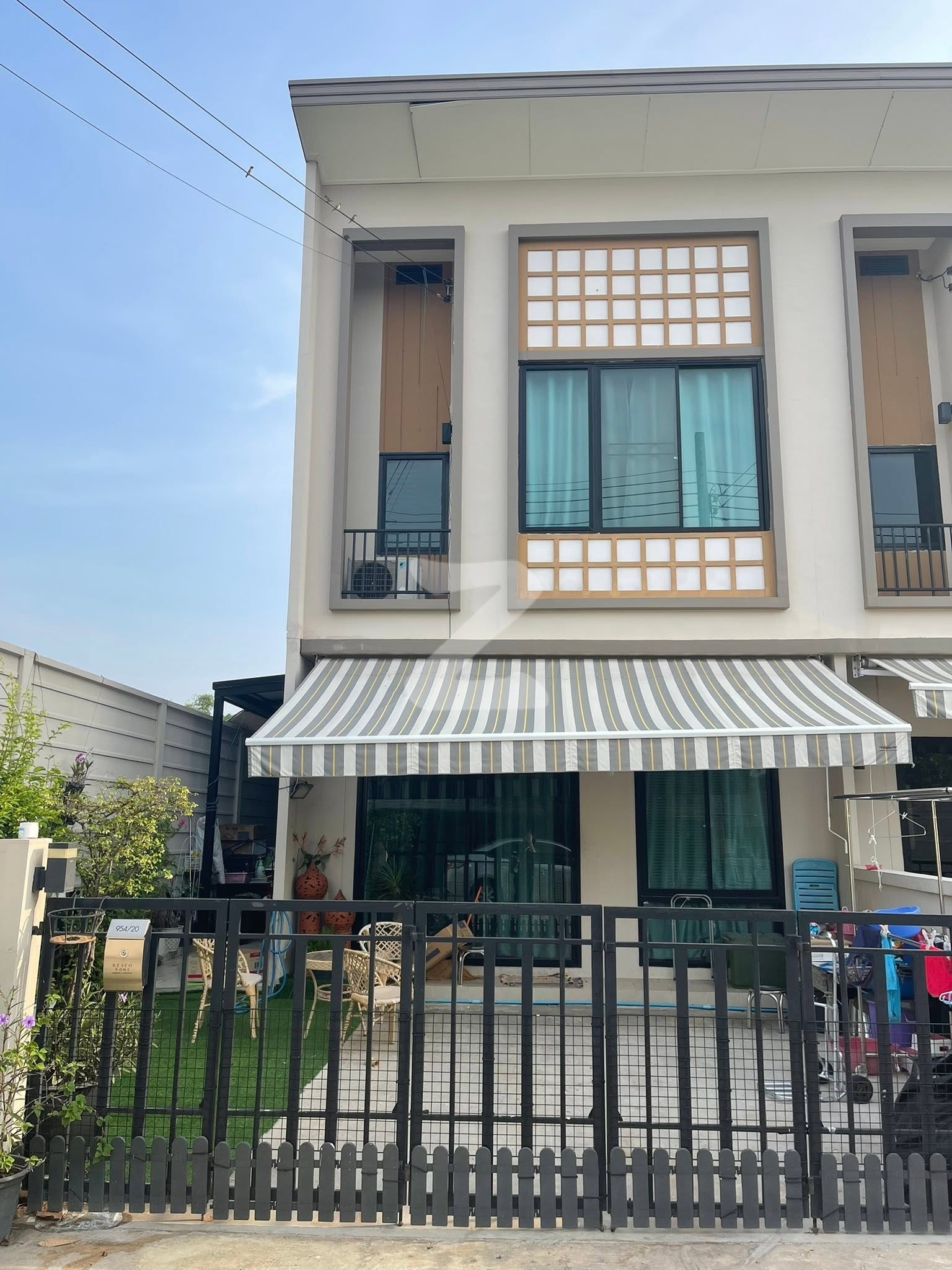 ขายทาวน์โฮม 2 ชั้น หมู่บ้านเรซิโอโฮม รามอินทรา-จตุโชติ ทาวน์โฮมหลังมุม 2นอน 2น้ำ ต่อเติมครัวไทยหลังบ้าน : เจ้าของขายเอง (งดรับนายหน้า)