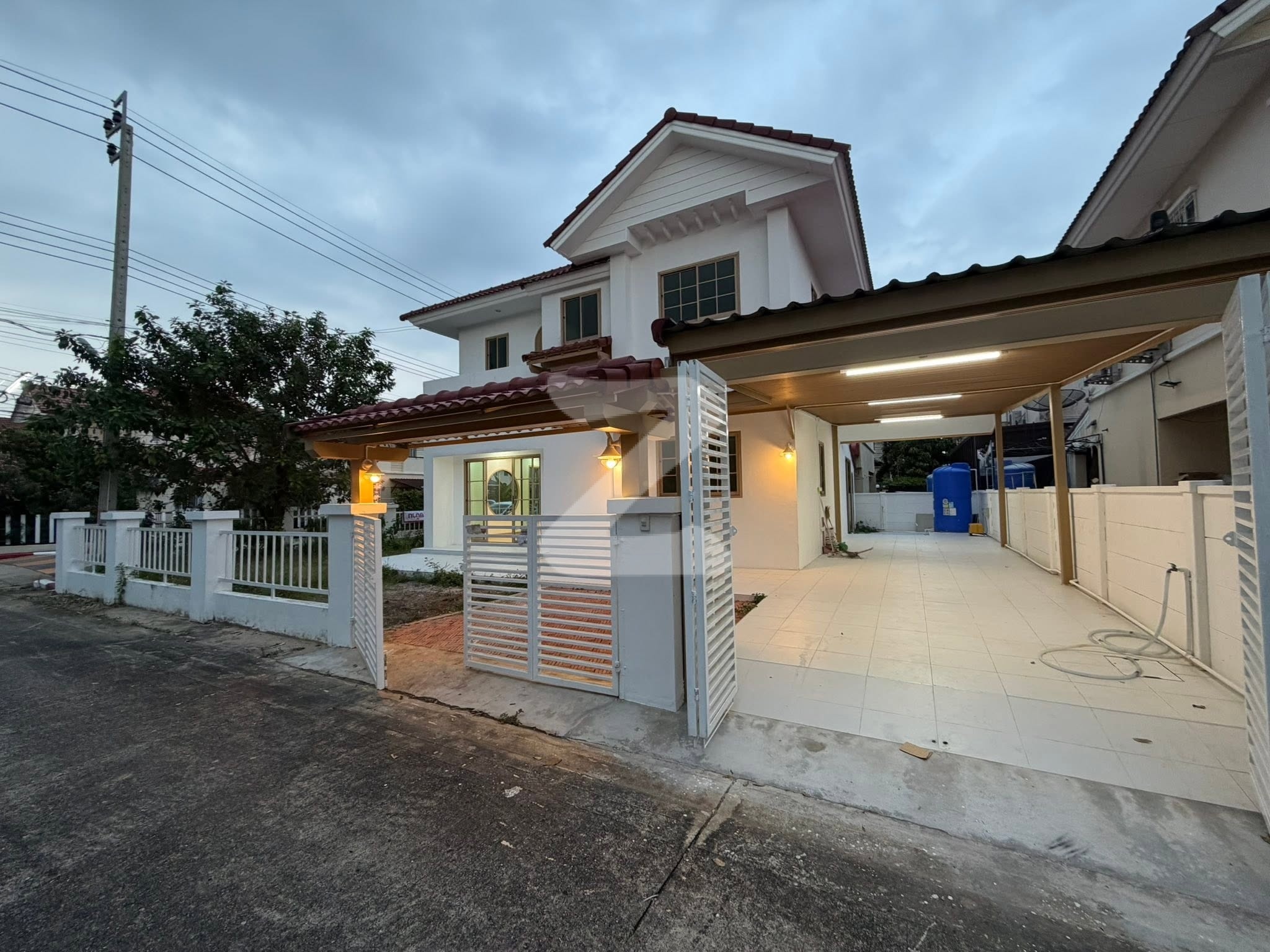 📣 ขายด่วน 📣 เจ้าของขายเอง บ้านเดี่ยว รีโนเวทใหม่ทั้งหลัง ในหมู่บ้านคุณาภัทร1 บ้านกล้วย-ไทรน้อย พื้นที่ 61.4ตร.วา บ้านหัวมุม : เจ้าของขายเอง (งดรับนายหน้า)