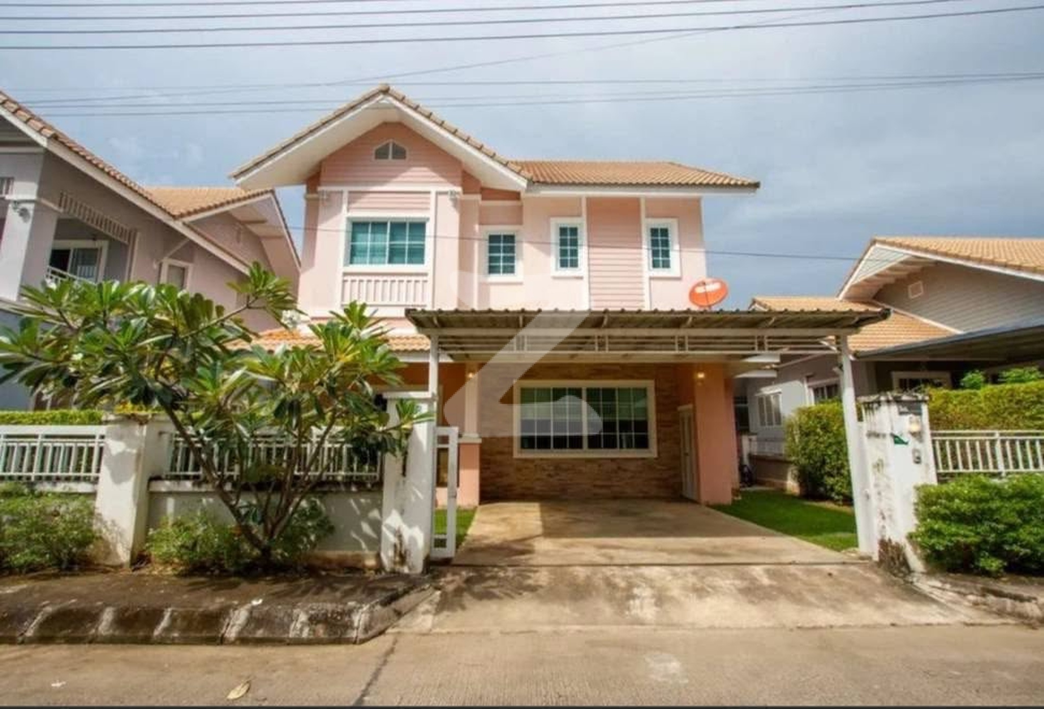 ขาย / เช่า บ้านในหมู่บ้านกุลพันธ์วิลล์ 15 ใกล้ตลาดท่ารั้ว เดินทางเข้าเมืองสะดวก ราคาขาย 3.8 ล้านบาท / เช่าเดือนละ 25,000฿  : เจ้าของขายเอง (งดรับนายหน้า)