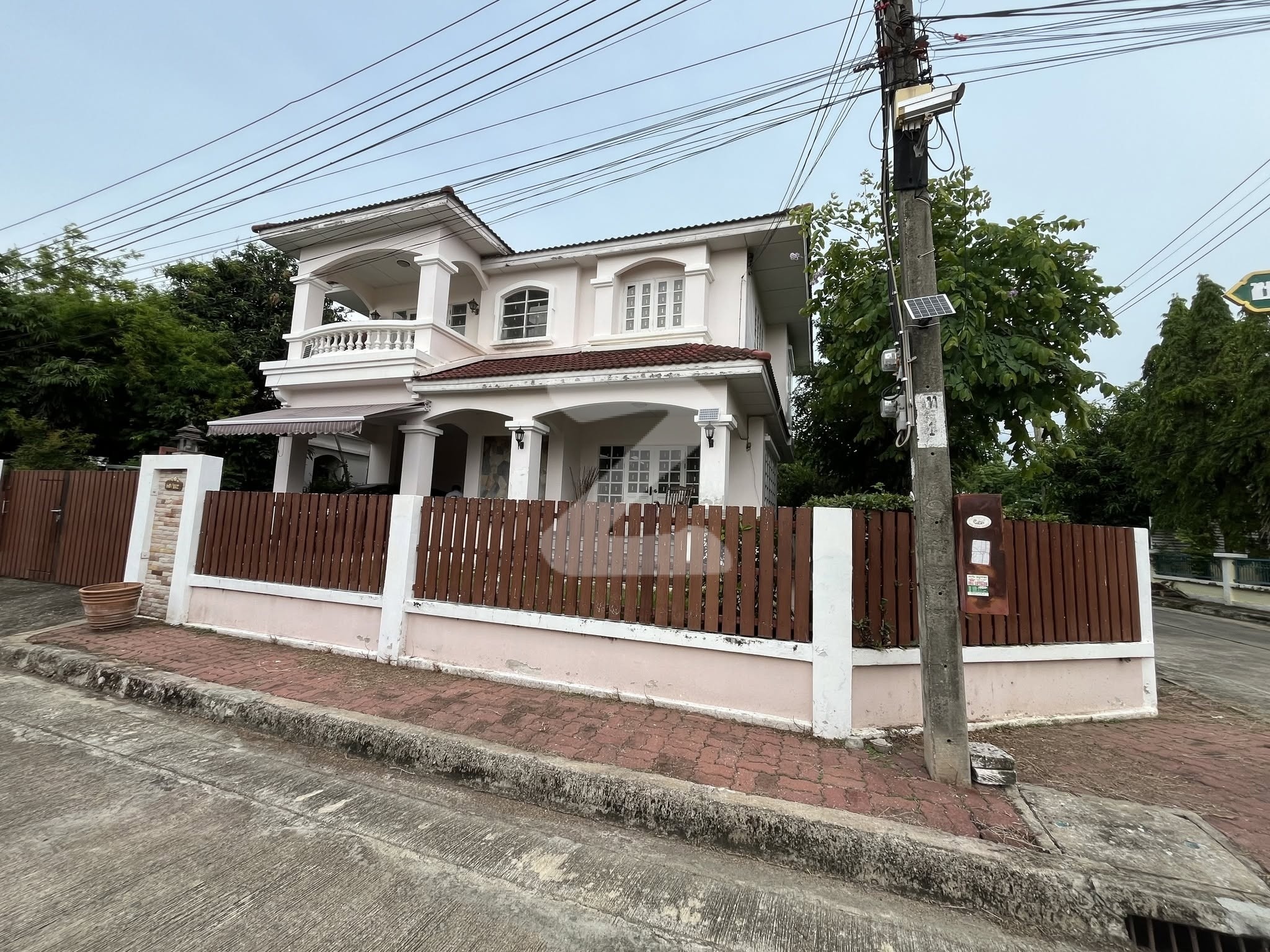 ขายบ้านเดี่ยวหมู่บ้านวรารมย์ 69 ถนนเลียบคลองภาษีเจริญฝั่งใต้ เนื้อที่ 79.4 ตารางวา หลังหัวมุม หันทิศใต้ ลมเย็นตลอดปี มีต้นไม้ใหญ่ร่มรื่น : เจ้าของขายเอง (งดรับนายหน้า)