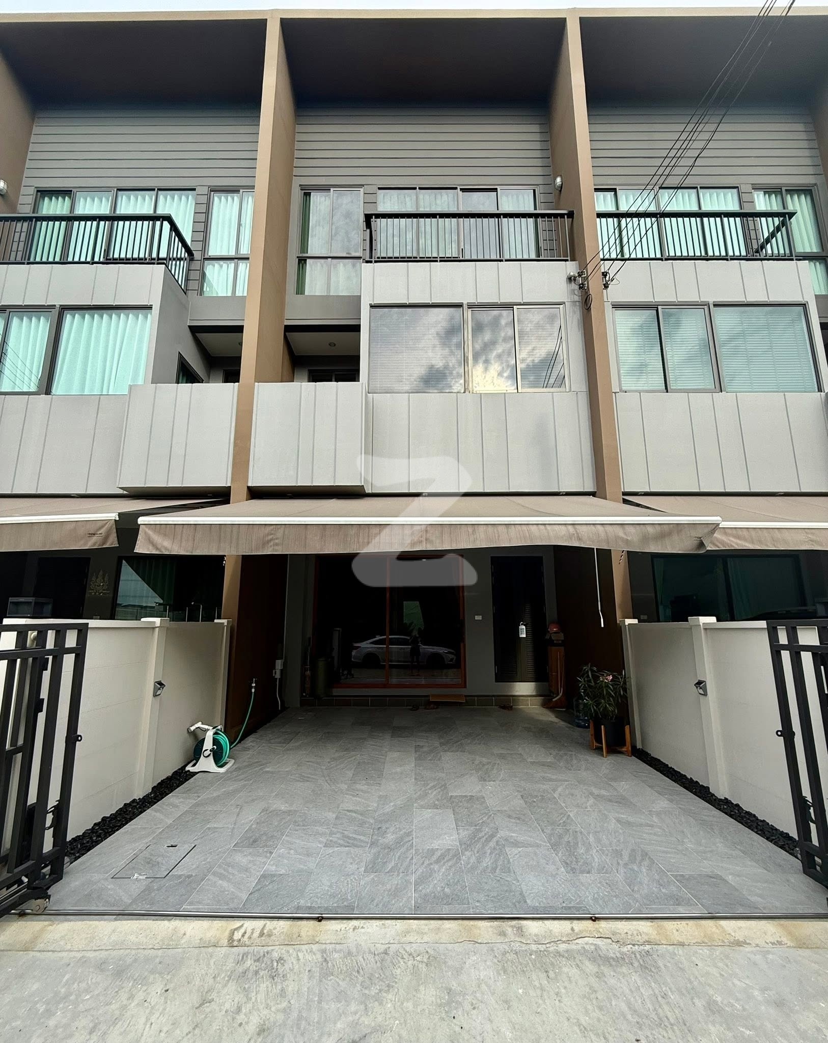 🏡✨ ขายทาวน์โฮม 3 ชั้น แต่งครบ หิ้วกระเป๋าเข้าอยู่! Baan Klang Muang พระราม 9 – กรุงเทพกรีฑา  : เจ้าของขายเอง (งดรับนายหน้า)