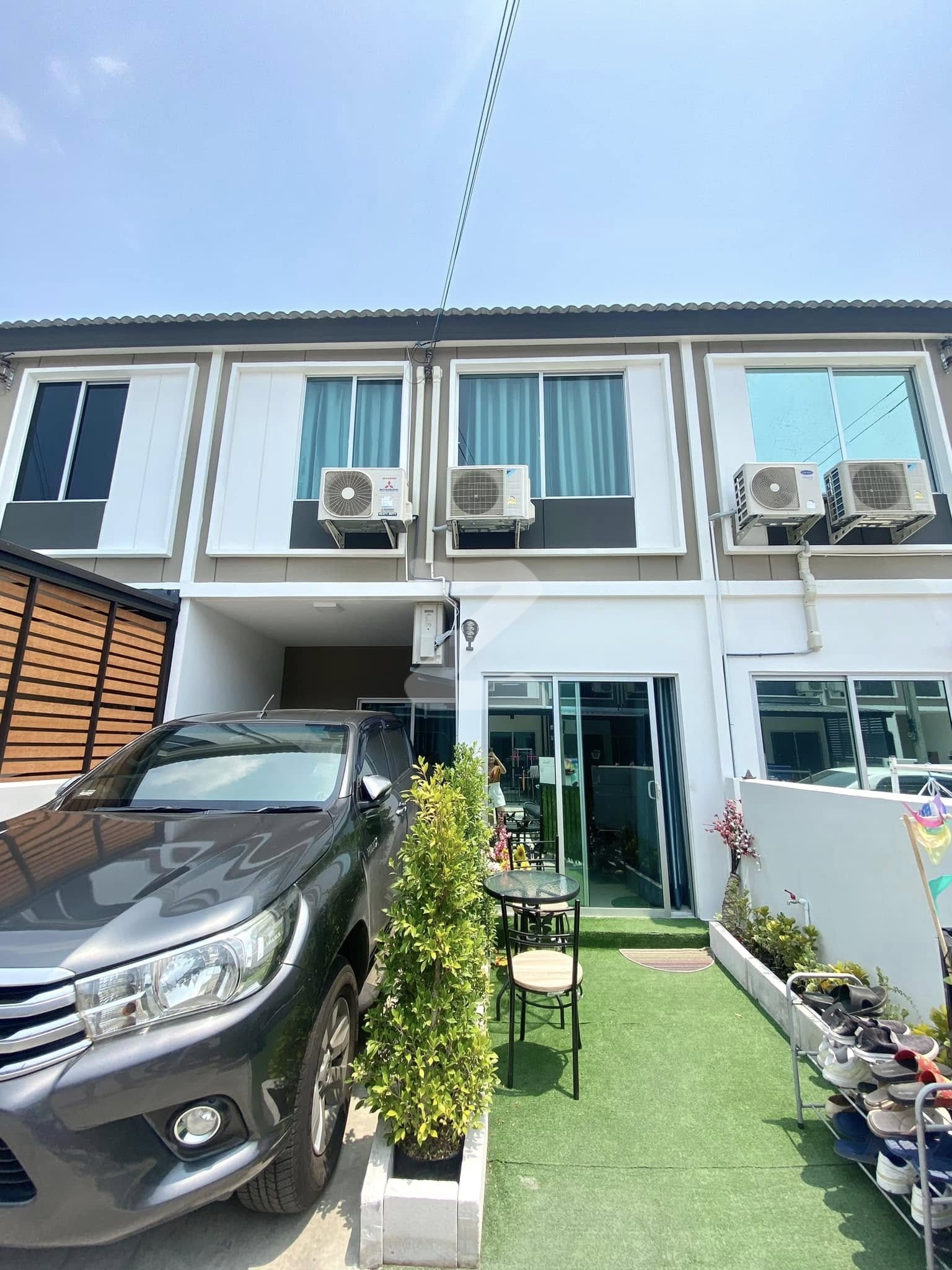 ปล่อยเช่าบ้าน ทาวน์โฮม 2 ชั้น พิกัดหลังเมกะบางนา มีตลาดหน้าหมู่บ้าน เข้าออกได้หลายทาง หมู่บ้าน บ้านพฤกษา ศรีนครินทร์-บางนา : เจ้าของให้เช่าเอง (งดรับนายหน้า)