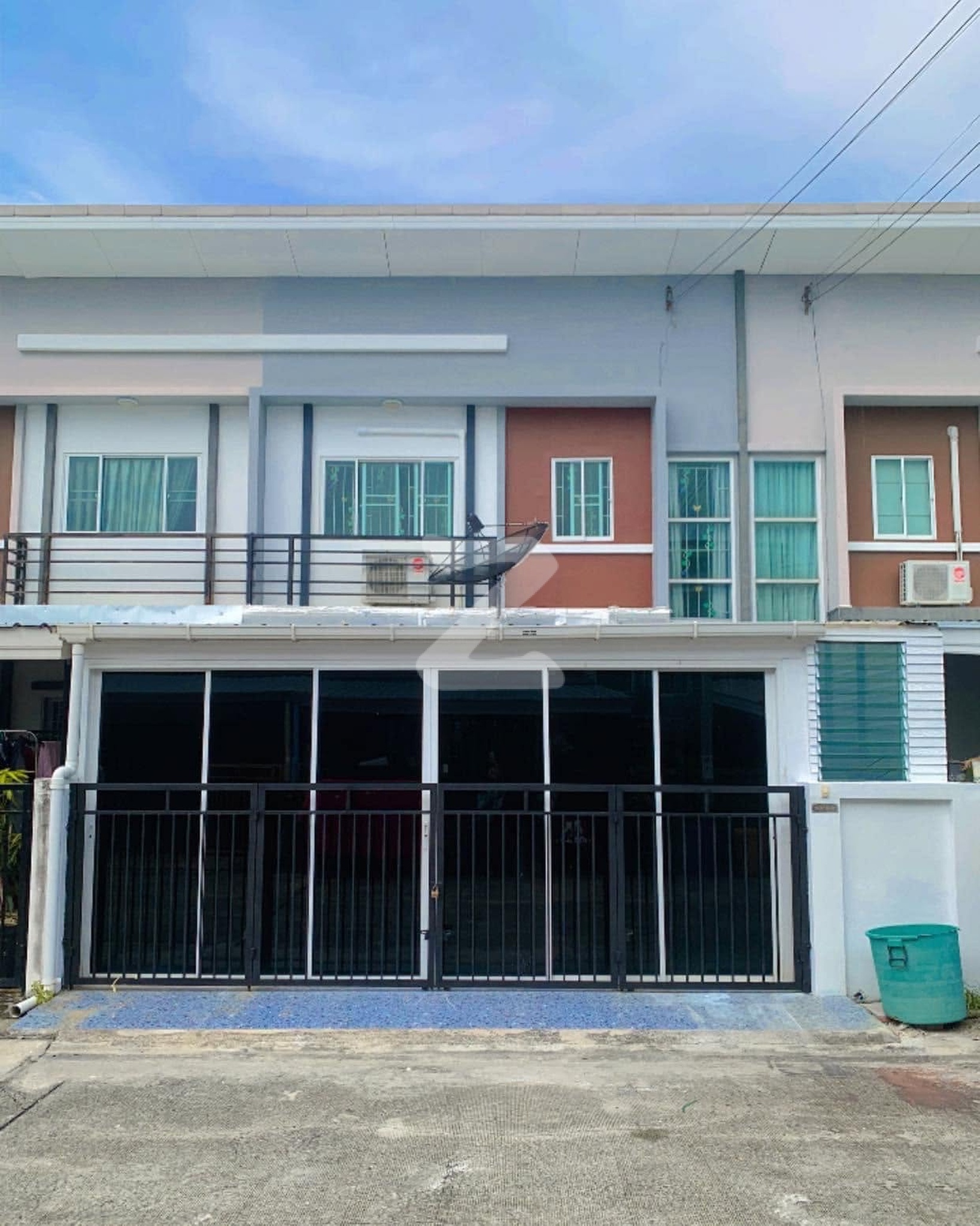 🏠ทาวน์โฮมพร้อมอยู่ หมู่บ้านสงบ เพื่อนบ้านข้างๆโครตดี ตัดสินใจขายเพราะสมาชิคเพิ่มขึ้นเลยขยับขยายไปหลังที่ใหญ่ขึ้นค่ะ (ไม่ปล่อยเช่า ไม่อยากให้บ้านช้ำ) : เจ้าของขายเอง (งดรับนายหน้า)