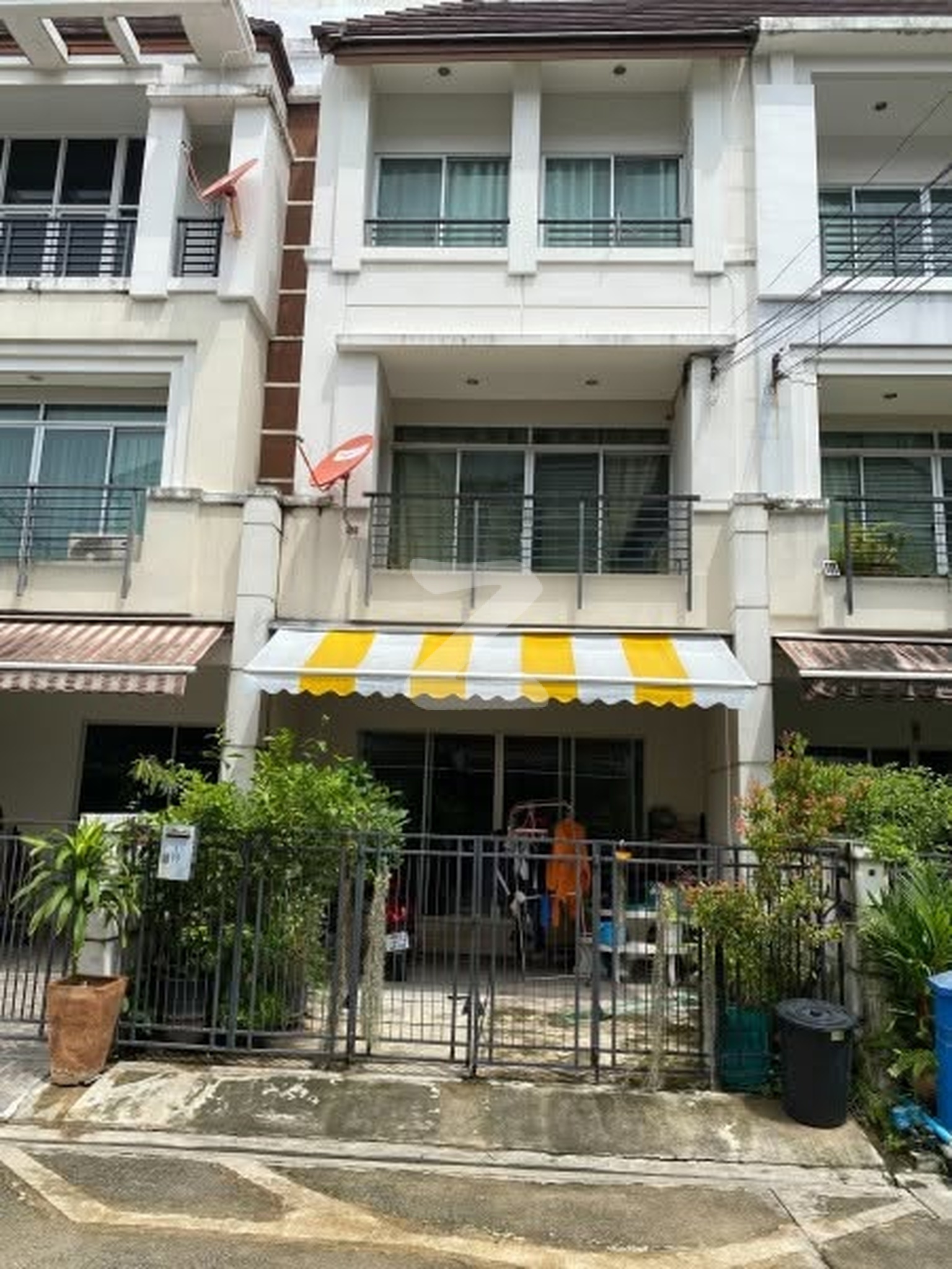 ขายทาวน์เฮ้าส์ 3 ชั้น บ้านกลางเมือง เออร์บาเนี่ยน สุขุมวิท 113                          : เจ้าของขายเอง (งดรับนายหน้า)