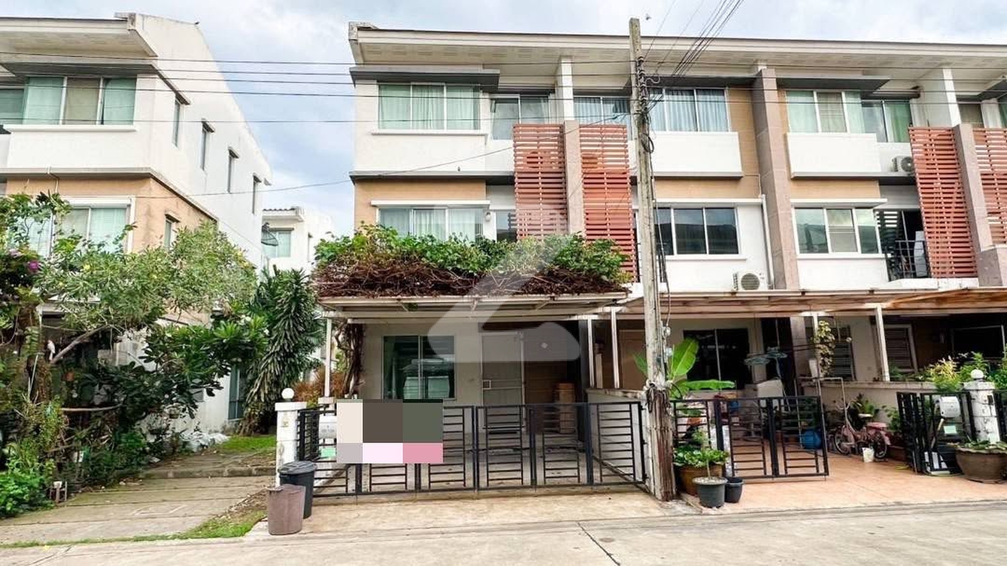 ## [ขายด่วน! เจ้าของขายเอง] ทาวน์โฮม 3 ชั้น แบรนด์แสนสิริ ทำเลดีที่สุดในลาดกระบัง ใกล้ Robinson & Paseo  (หลังมุม)  : เจ้าของขายเอง (งดรับนายหน้า)