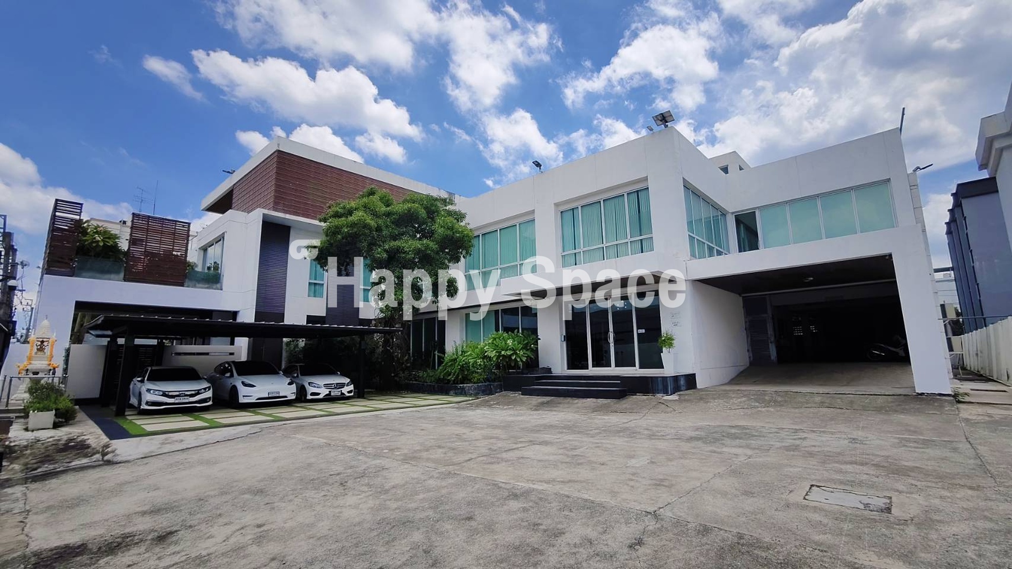ให้เช่าสำนักงานพร้อมคลังสินค้าครบวงจร ซ.ลาดพร้าว 124 พื้นที่ใช้สอย  1,672ตร.ม. ไม่รวมที่จอดรถกว่า 40 คัน รถใหญ่เข้าได้ : เจ้าของให้เช่าเอง (งดรับนายหน้า)