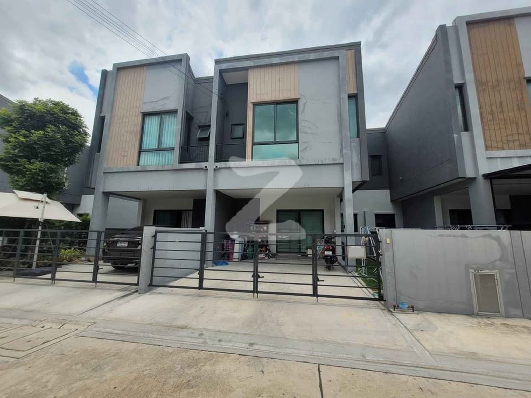 เจ้าของขายเอง บ้านทาวน์โฮม(แฝด) หมู่บ้านพลีโน่ บางนา-อ่อนนุช2 ถ.กิ่งแก้ว บางพลี สมุทรปราการ ขนาดพื้นที่ 25 ตรว. : เจ้าของขายเอง (งดรับนายหน้า)