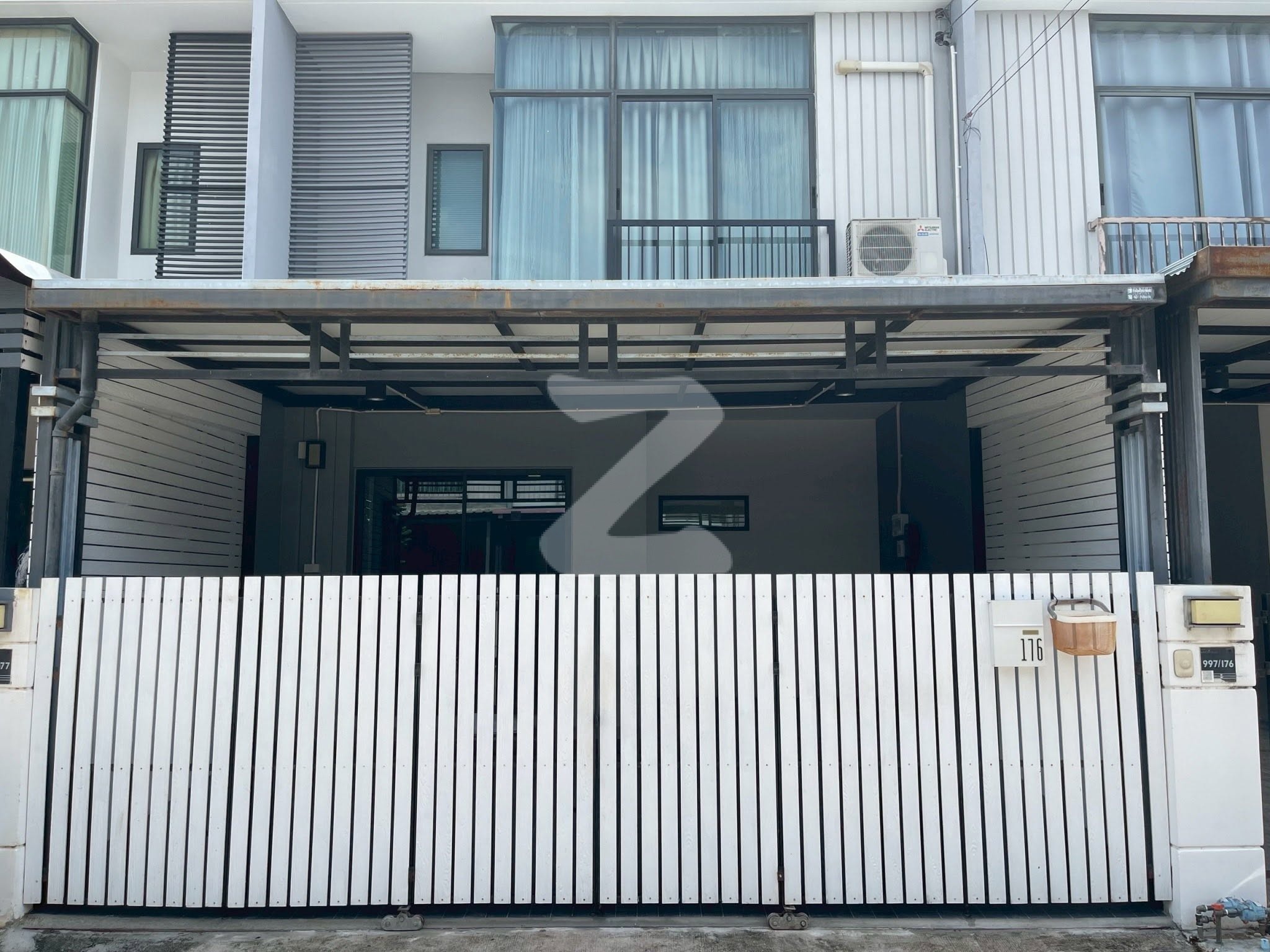 บ้านทาวน์โฮม สภาพดีตกแต่งพร้อมอยู่ ที่ชาร์จรถ EV หมู่บ้านพฤกษาวิลล์97 วงแหวน-อ่อนนุช, กิ่งแก้ว 25/1  : เจ้าของขายเอง (งดรับนายหน้า)