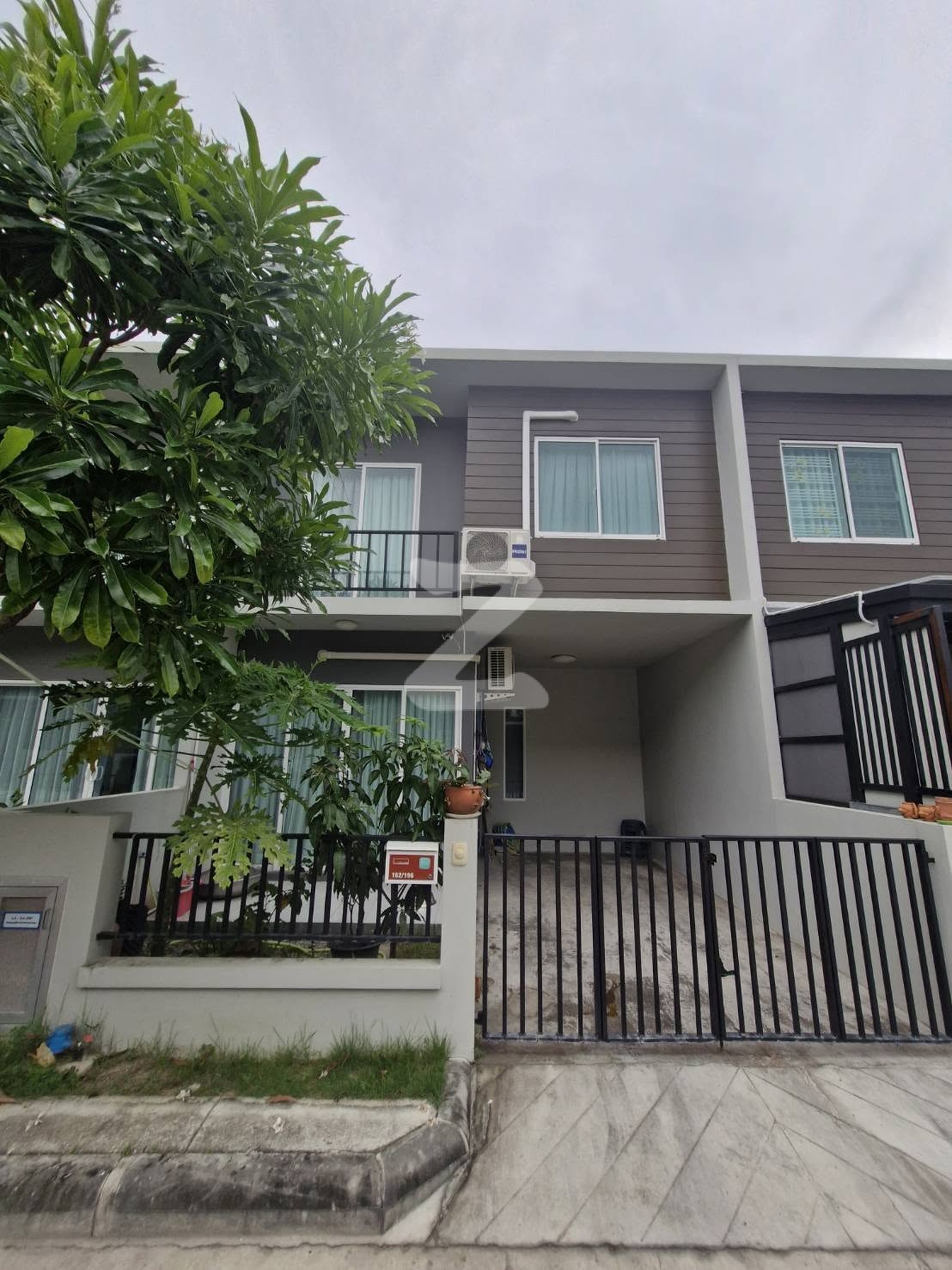 เจ้าของบ้านโพสเอง ไม่รับเอเจ้น ให้เช่า บ้านทาวน์เฮ้าส์ 2ชั้น ขนาดพื้นที่ 17.5 ตร.ว โครงการ อารียา เดอะคัลเลอร์ วงแหวน-ราชพฤกษ์ เฟส3  : เจ้าของให้เช่าเอง (งดรับนายหน้า)