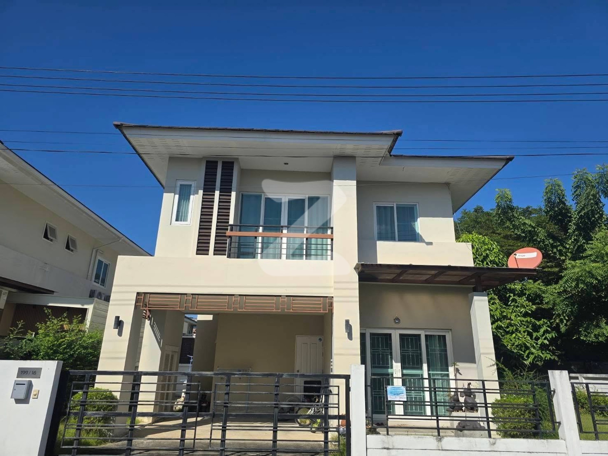 ขายบ้าน The Urbana 5  ถ.สมโภชเชียงใหม่ 700 ปี  แยกพรอมเมนาดา ทางเข้าหมู่บ้านตรงข้ามกับร้าน Inbox : เจ้าของขายเอง (งดรับนายหน้า)