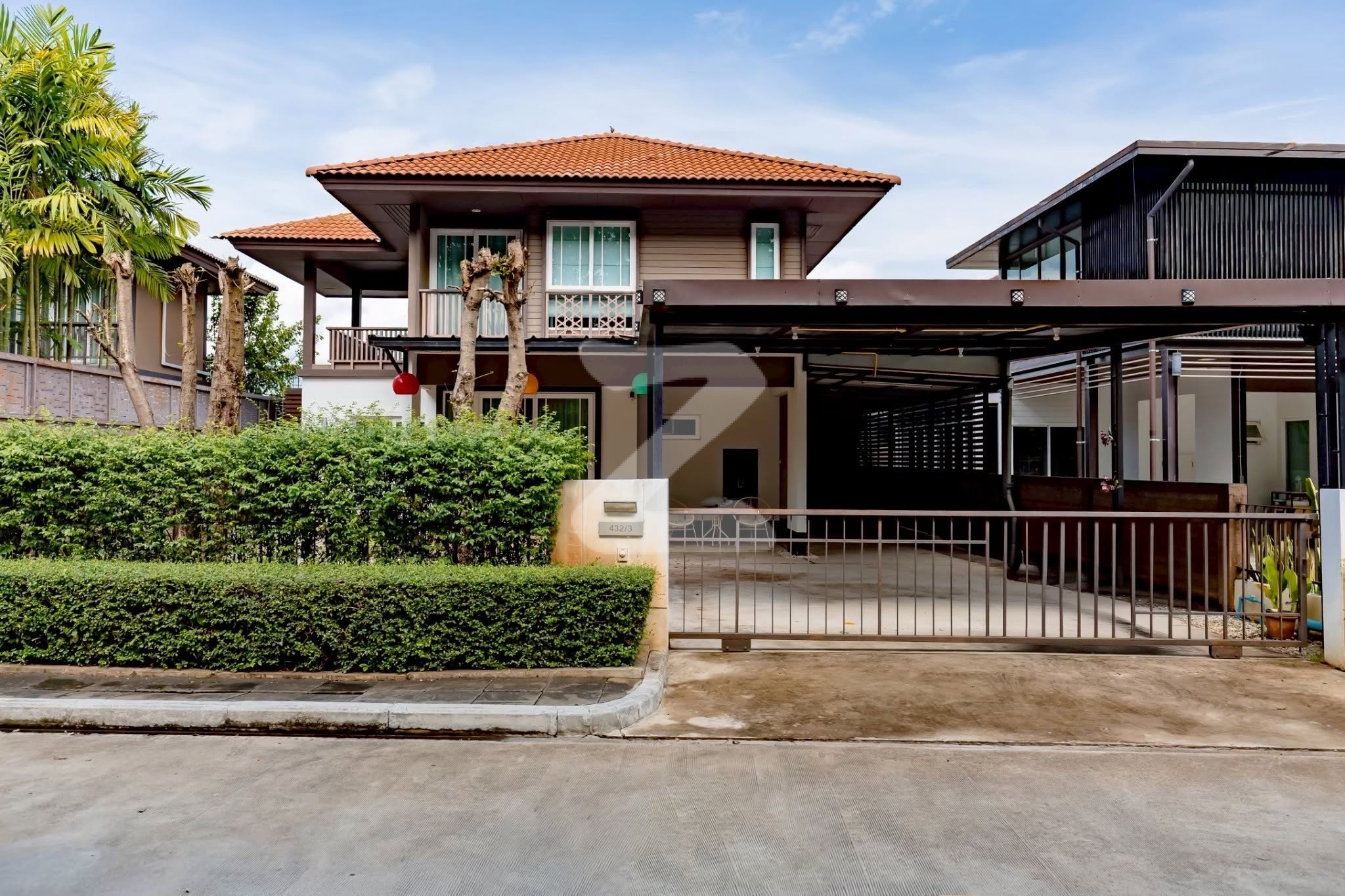 เจ้าของขายเอง  บ้านเดี่ยว 2 ชั้น สไตล์โมเดิร์นล้านนาในบรรยากาศรีสอร์ทพร้อมเข้าอยู่  หมู่บ้าน บุราสิริ สันผีเสื้อ เชียงใหม่  : เจ้าของขายเอง (งดรับนายหน้า)