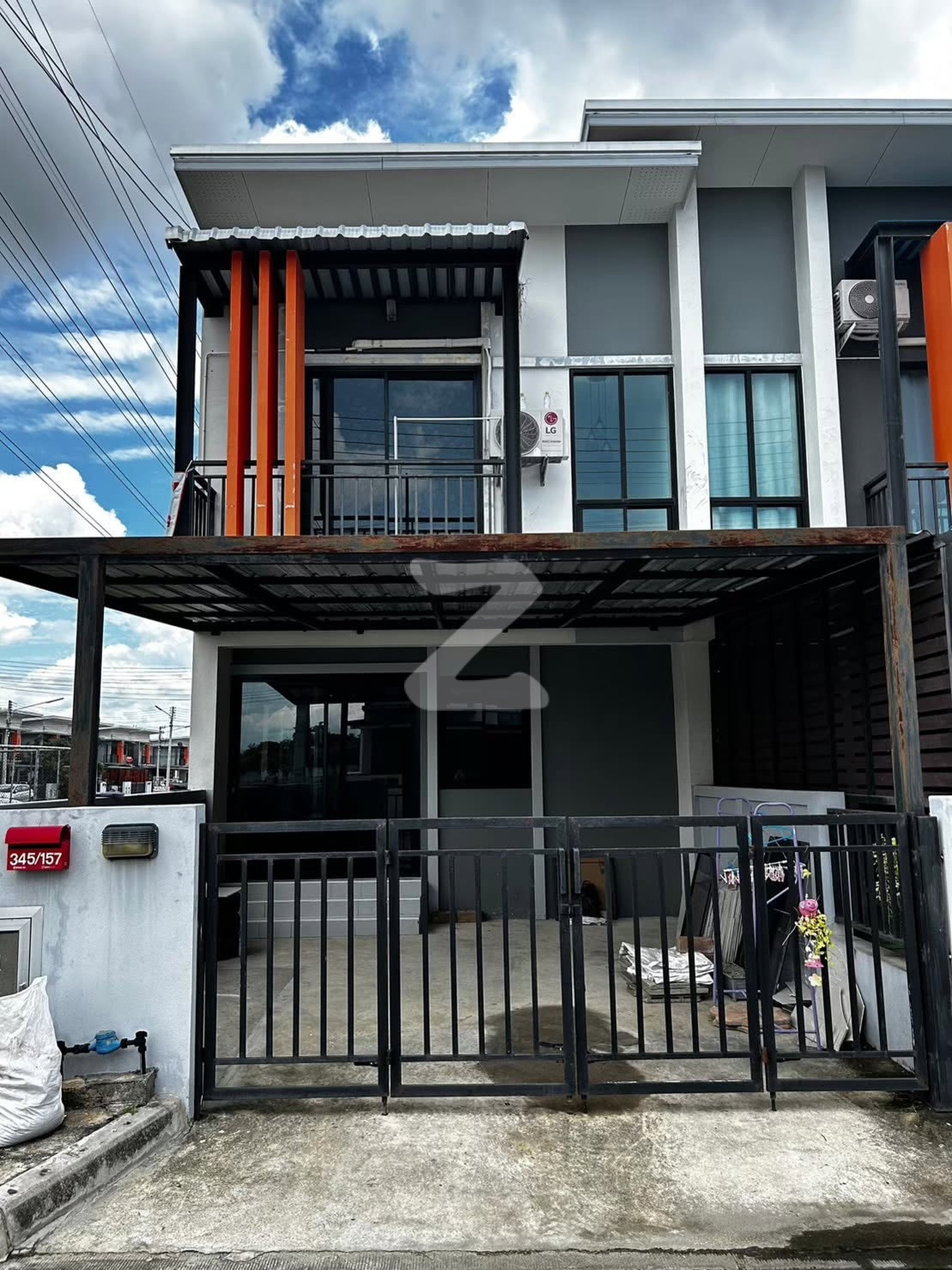 🎊🎊 ขายบ้านทาวน์โฮม 2 ชั้น 🏠🏠 เนื้อที่ 18.7 ตารางวา ต่อเติมหน้า-หลังบ้าน เรียบร้อย  พร้อมเข้าอยู่ได้เลย : เจ้าของขายเอง (งดรับนายหน้า)