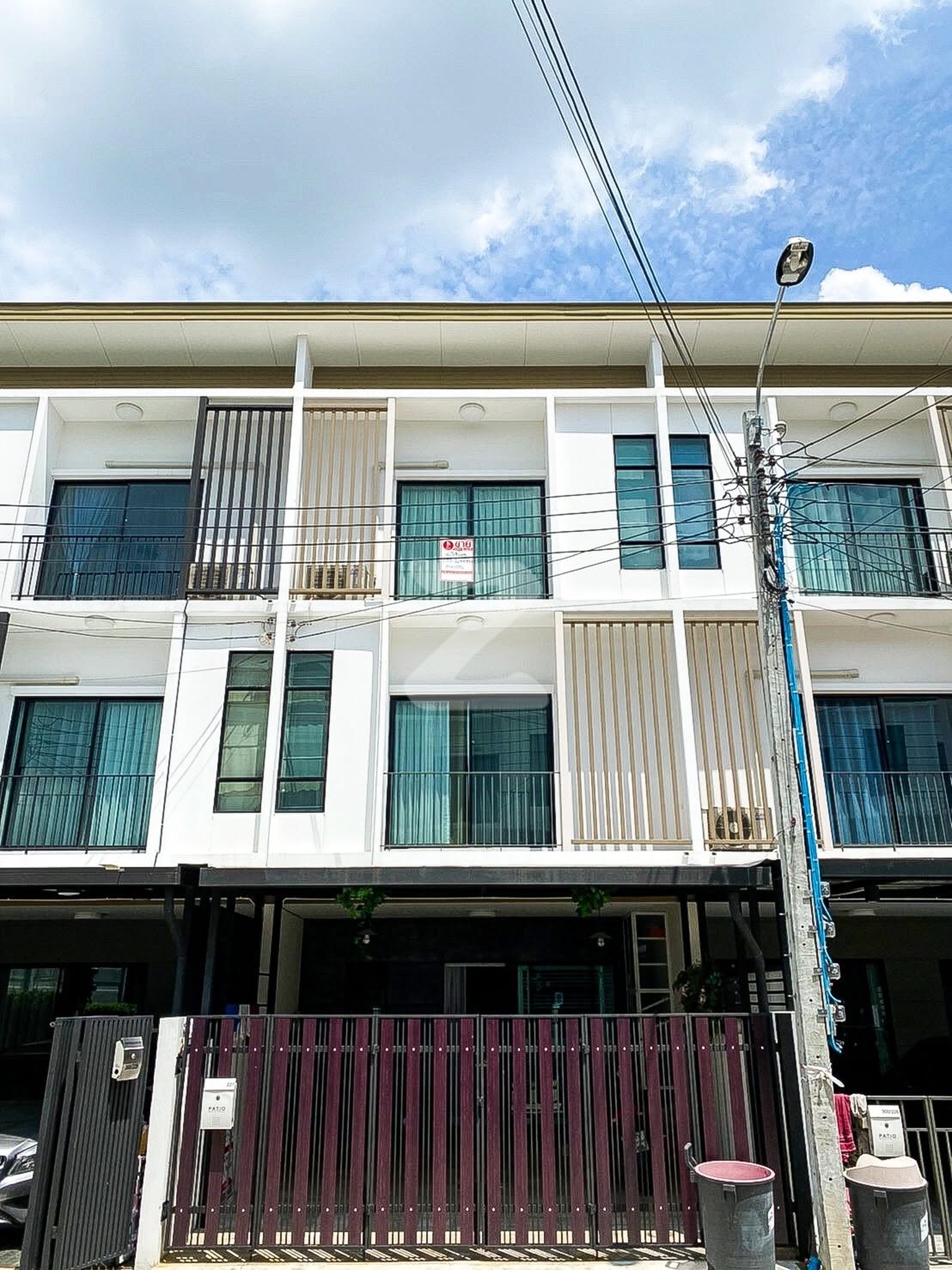 🏡 ขายทาวน์โฮม 3 ชั้น (พร้อมผู้เช่าติดสัญญา 1 ปี) 🏡สามารถนำมาปล่อยเช่าได้การันตีคนเช่าตลอด : เจ้าของให้เช่าเอง (งดรับนายหน้า)