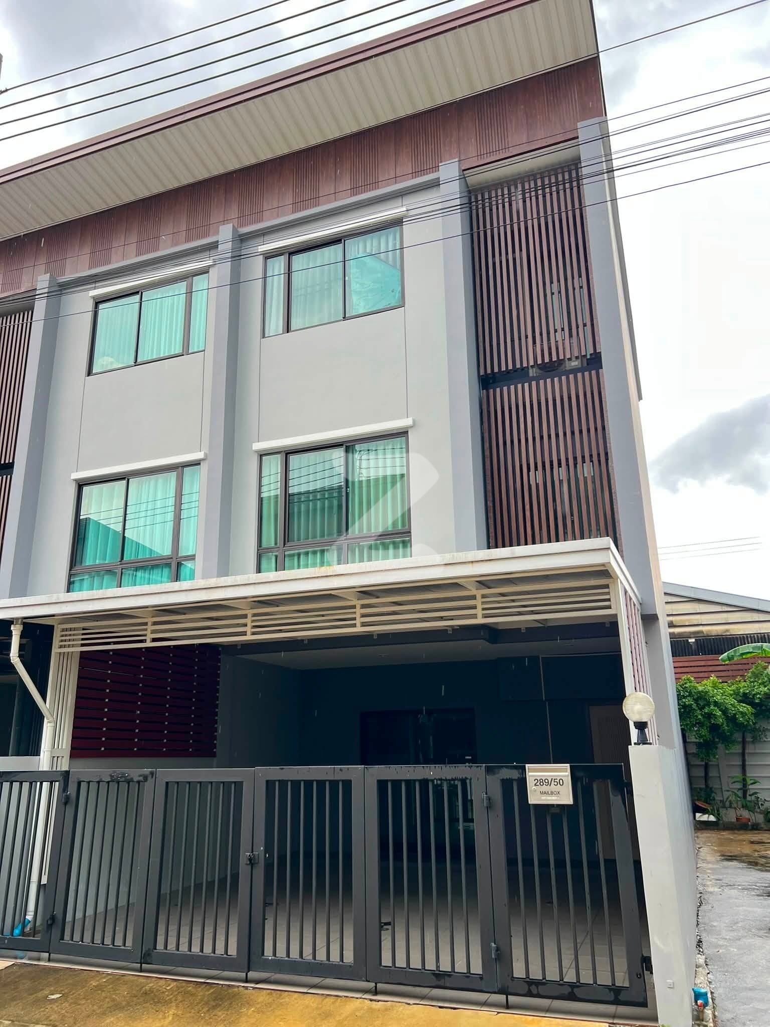 Owner post- รับเอเจ้นท์ค่ะ 🙏🏻 🏠ให้เช่าบ้านทาวน์โฮม 3 ชั้น (หลังมุม)ใจกลางรัชดา-ลาดพร้าว : เจ้าของให้เช่าเอง (งดรับนายหน้า)