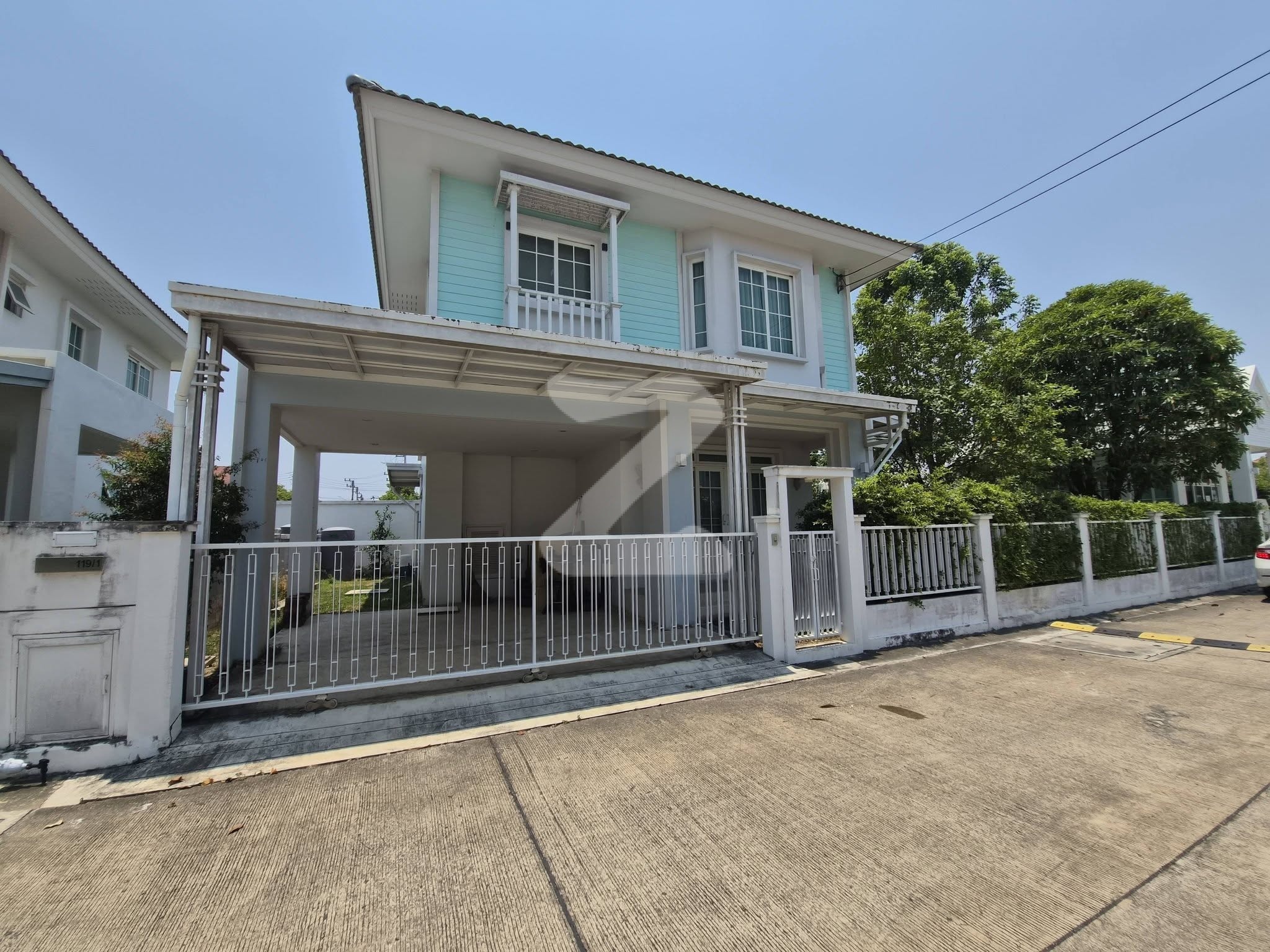 ✨ หมู่บ้านชวนชื่น ไพร์ม บ้านสภาพใหม่มาก แทบไม่เคยเข้าอยู่ เจ้าของซื้อไว้แต่ไม่มีเวลาเข้ามาดูแล พร้อมเข้าอยู่ได้ทันที! ⭐ จุดเด่นของบ้าน ✅ บ้านหลังมุม ม : เจ้าของขายเอง (งดรับนายหน้า)