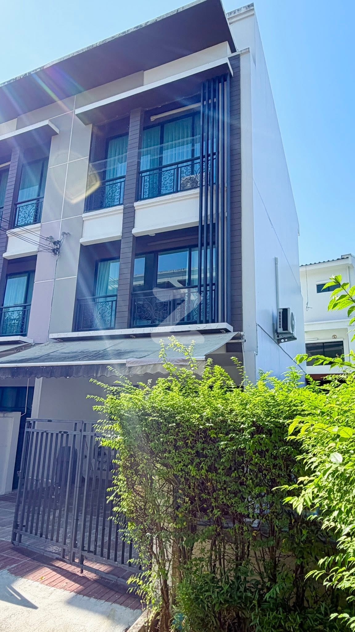เช่าบ้าน เจ้าของปล่อยเช่าเอง 🏡✅ หาผู้เช่าบ้านเริ่ดๆ มาอยู่บ้านเริ่ดๆหลังนี้ ✨ พิกัด 📍 หมู่บ้านกลางเมือง นวมินทร์ 42  : เจ้าของให้เช่าเอง (งดรับนายหน้า)