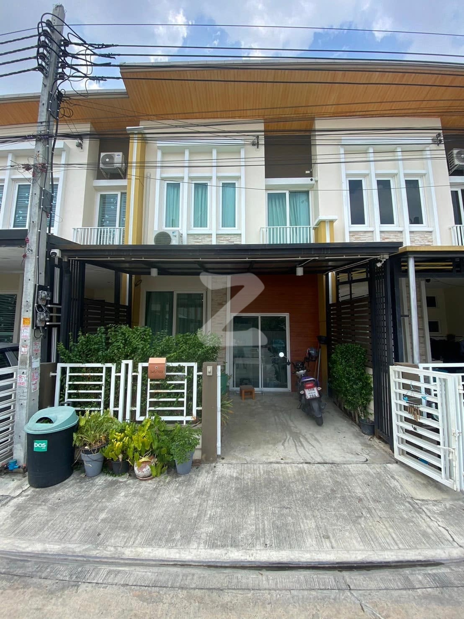 🔥🔥ขายบ้านด่วนค่ะ 🔥🔥  🏠หมู่บ้านโกลเด้นทาว์นเฉลิมพระเกียรติ สวนหลวง ร.9  ซอยเฉลิมพระเกียรติ 30 แยก 14  : เจ้าของขายเอง (งดรับนายหน้า)