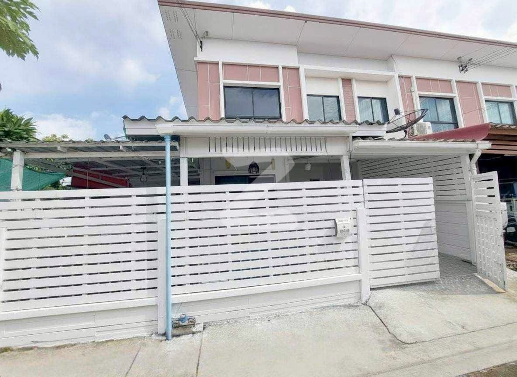 บ้านทาวน์โฮม 35.2 ตร.ว. แพรกษา พร้อมอยู่ เจ้าของขายเอง ราคาพิเศษ : เจ้าของให้เช่าเอง (งดรับนายหน้า)