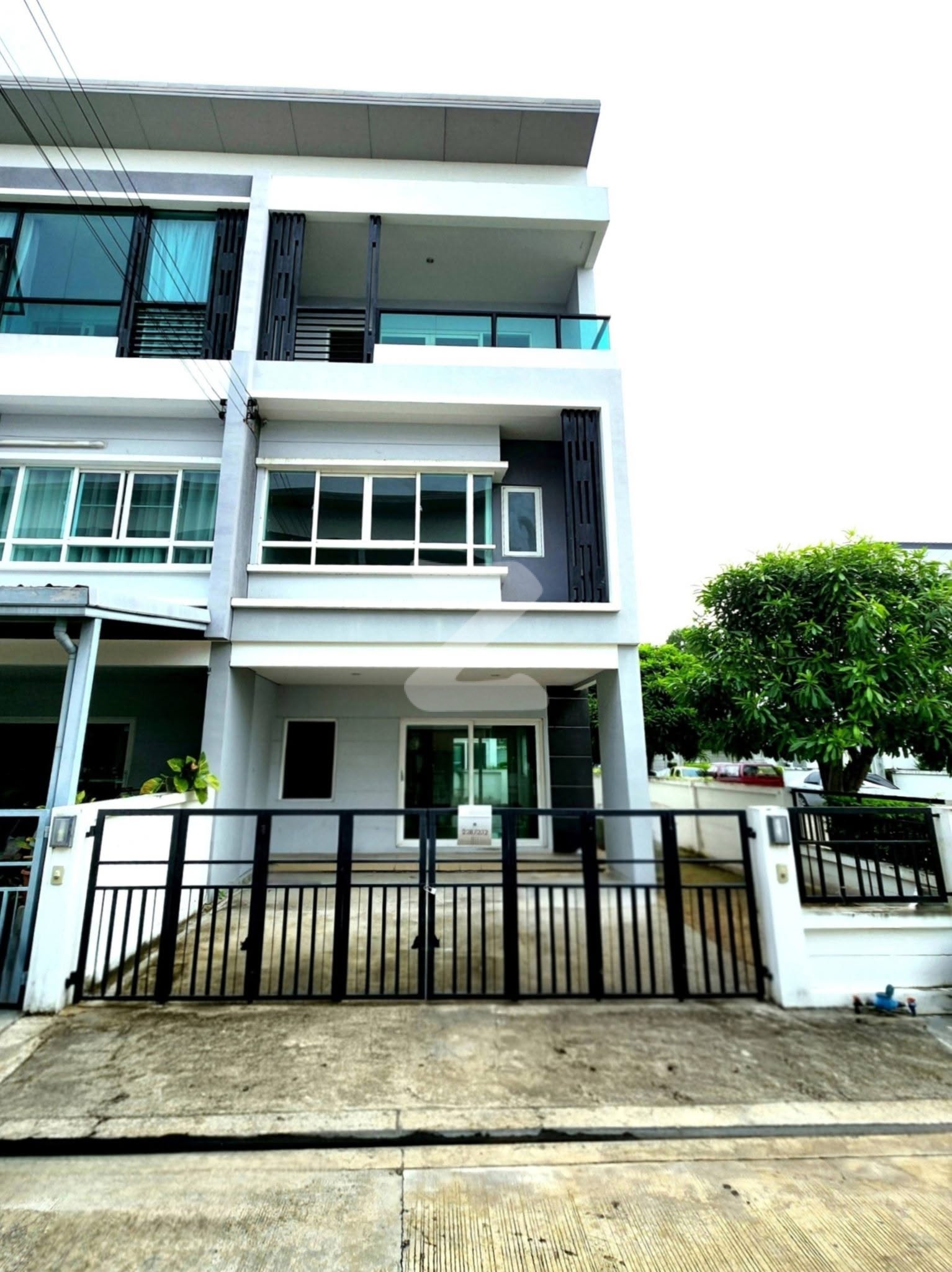 ✨️ทาวน์โฮมวัชรพล 🎉 เพียง 3.8 ล้าน✨️ 🏠 Vายทาวน์โฮมวัชรพล  🎗  3ชั้น  หลังมุม  ราคาดีๆ    : เจ้าของขายเอง (งดรับนายหน้า)