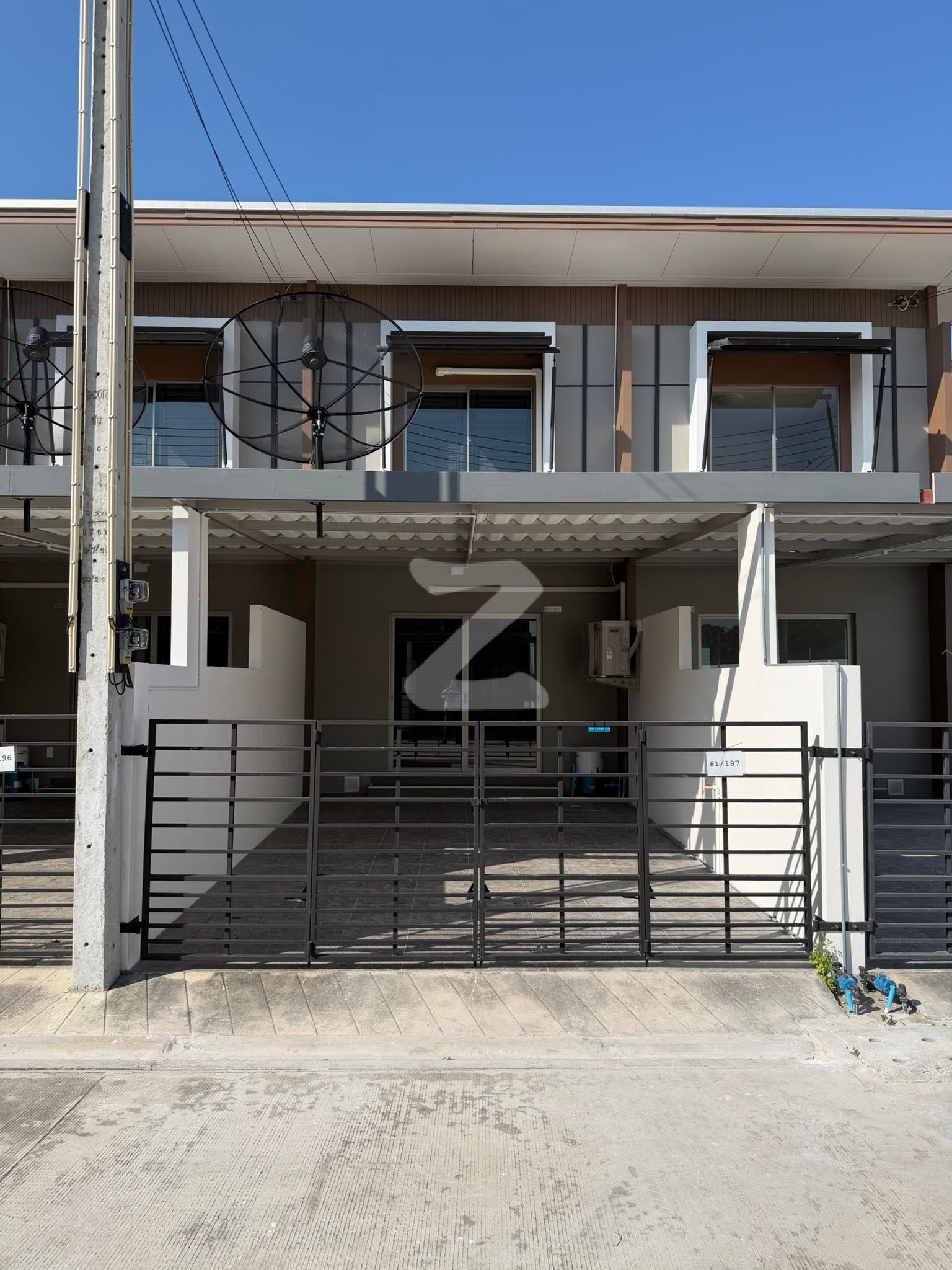 🏠 บ้านใหม่ให้เช่า ใหม่กริบ✨💫 📍พร้อมอยู่คะ🎉 @แฟมิลี่ซิตี้ พานทอง ใกล้นิคมอมตะเฟส 8-9-10 เดินทางสะดวกมาก! ทำเลดีเยี่ยม อยู่แล้วปลอดภัยสุด🔒 : เจ้าของให้เช่าเอง (งดรับนายหน้า)