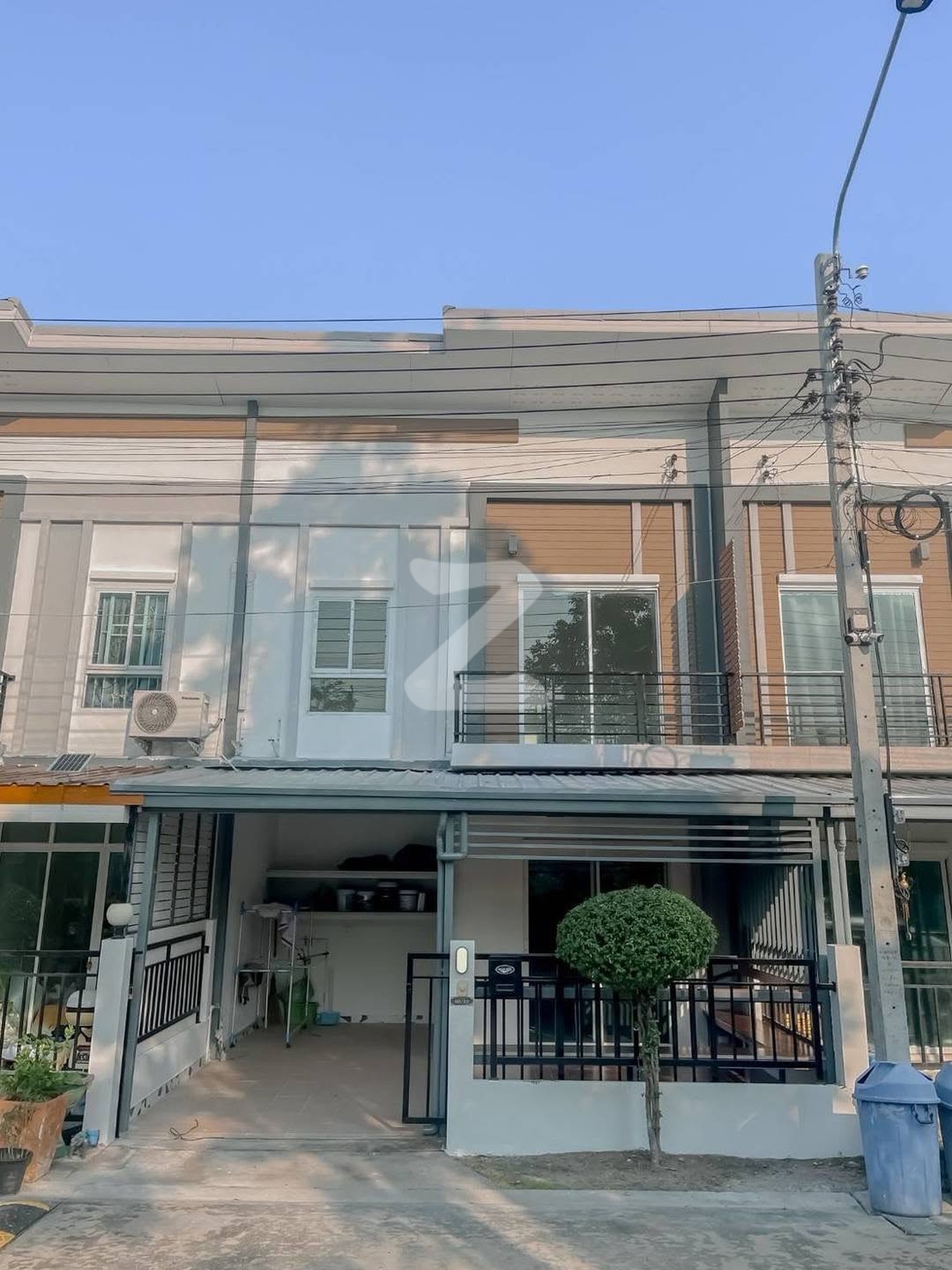🏡ทาวน์เฮ้าส์ 2 ชั้น สไตล์โมเดิร์น 🏕️เนื้อที่ดิน 18.4 ตร.ว.พื้นที่ใช้สอย 110 ตร.ม. : เจ้าของขายเอง (งดรับนายหน้า)