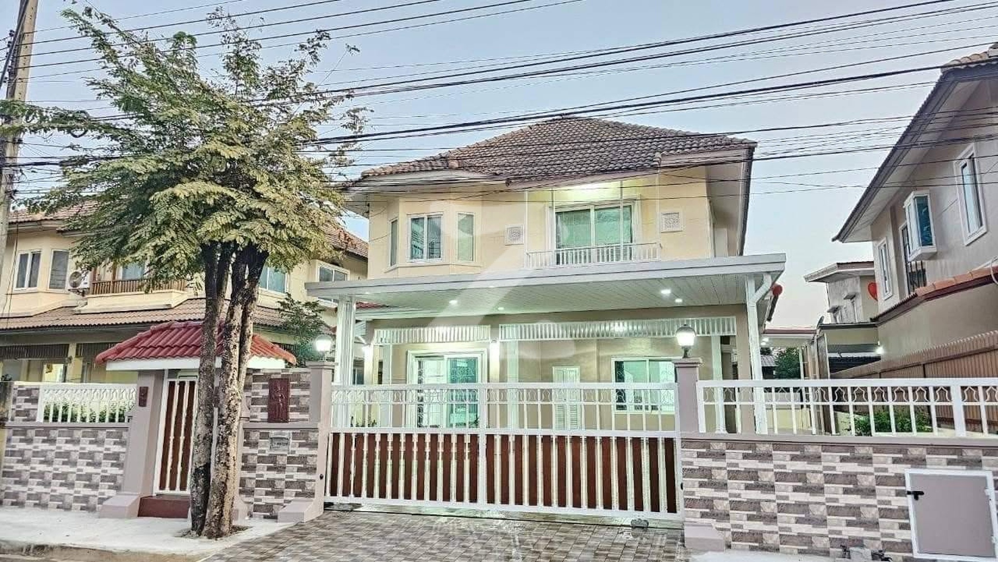 บ้านตกแต่งใหม่หลังใหญ่ ขายถูก!!!!!!!!!!!!!!  พื้นที่ใช้สอยเติมเต็มทุกความต้องการ ลานปิ้งย่างเราก็มีนะ... : เจ้าของขายเอง (งดรับนายหน้า)