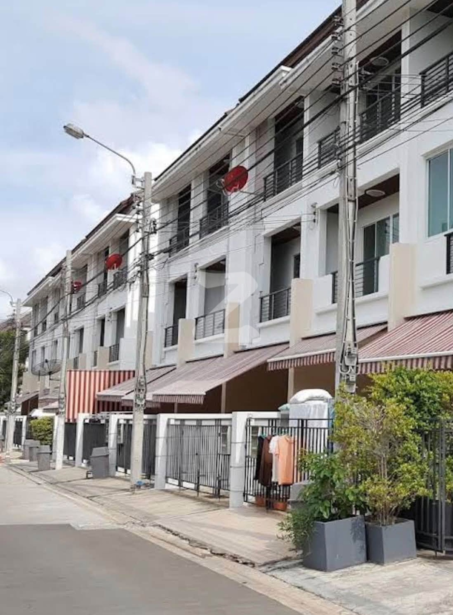 Owner Post 📍 บ้านกลางเมือง เอสเซนต์ สาทร-ตากสิน2 📍 โลเคชั่นส่วนตัวหน้าบ้านไม่ชนใคร : เจ้าของให้เช่าเอง (งดรับนายหน้า)