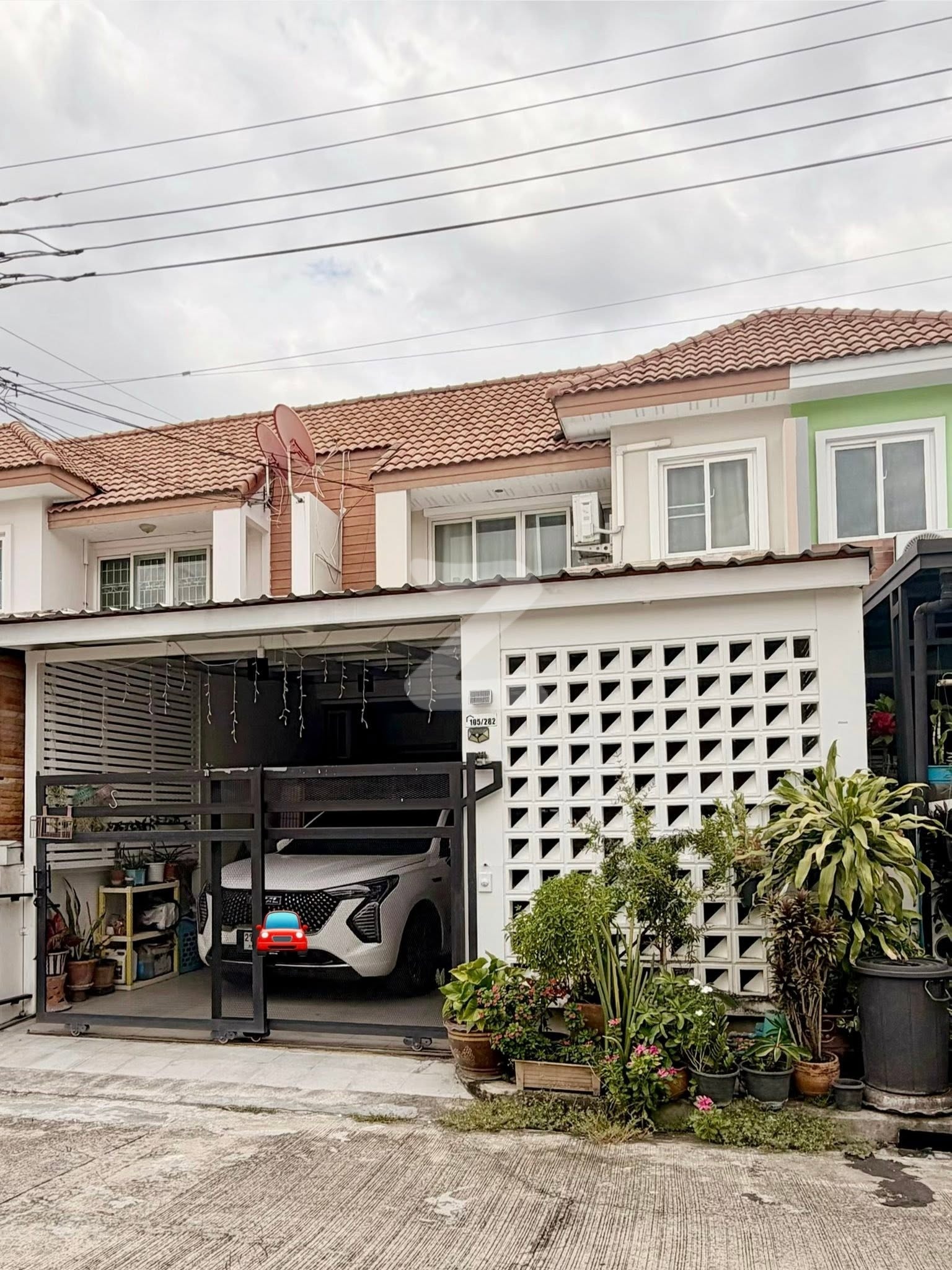 📍 หมู่บ้านเศรณี ลากูน ซอยลาดปลาดุก                                                                                : เจ้าของขายเอง (งดรับนายหน้า)