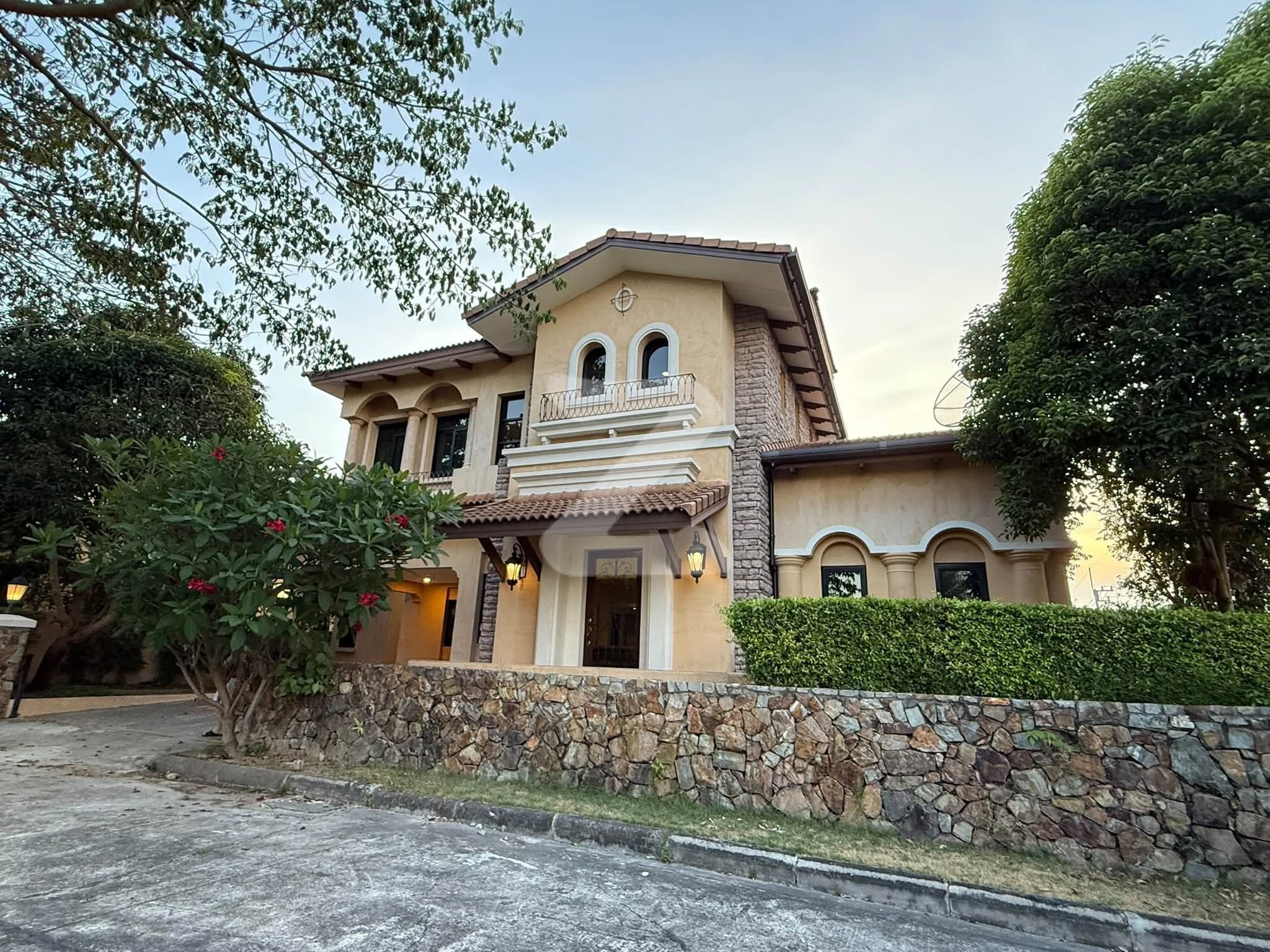 For Rent Stella (Nusa) Chivani  ตรงข้ามสวนน้ำและติดกับเลเจนท์สยาม สวนนงนุช                  : เจ้าของให้เช่าเอง (งดรับนายหน้า)